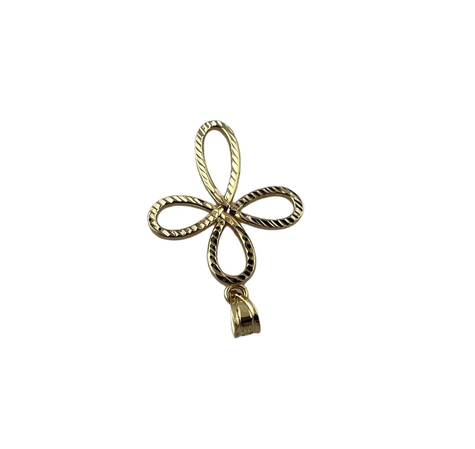 14K Yellow Gold Open Cross Pendant #15611 In Good Condition For Sale In Washington Depot, CT