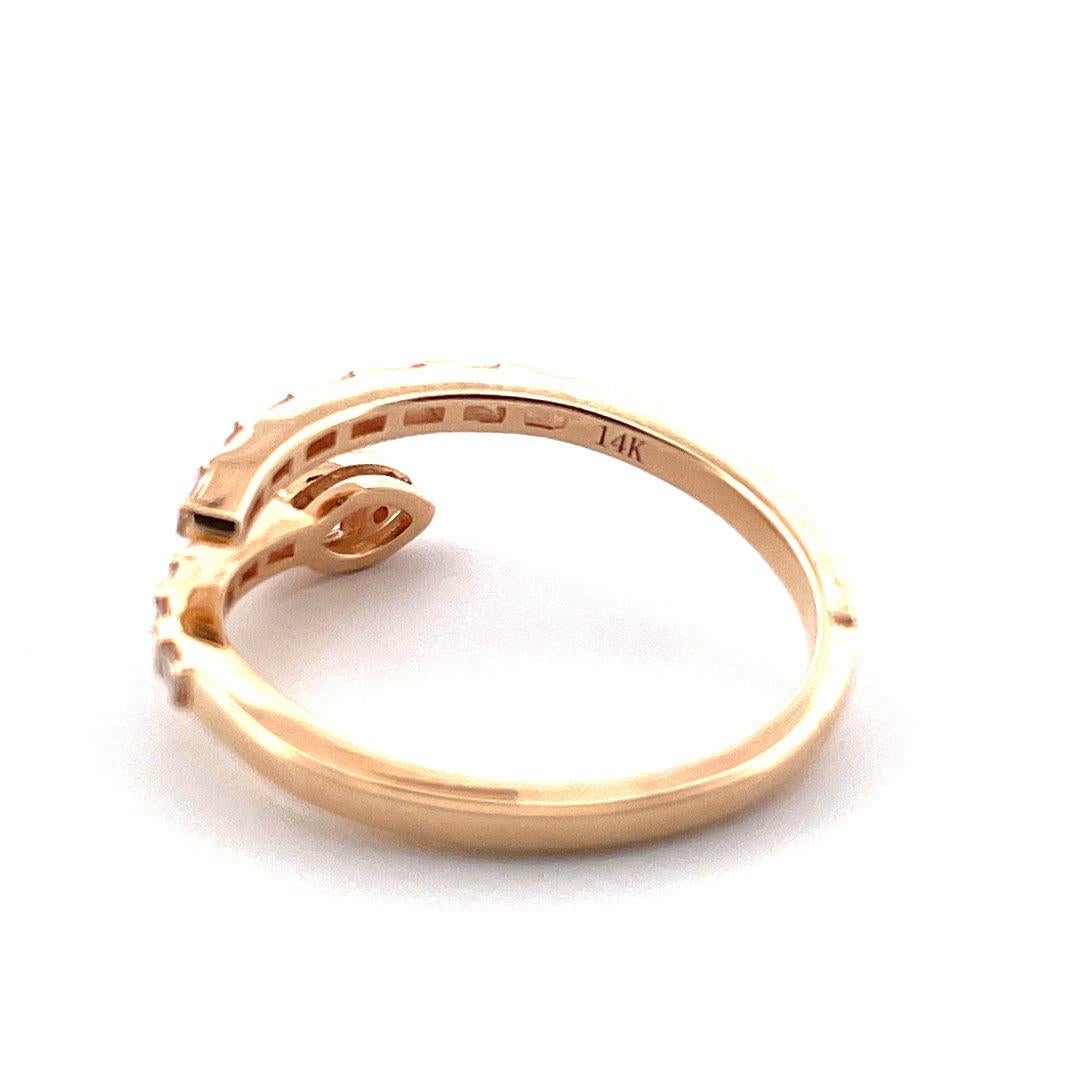 Moderne Bague en or jaune 14K à manchette ouverte, serpent et diamant en vente