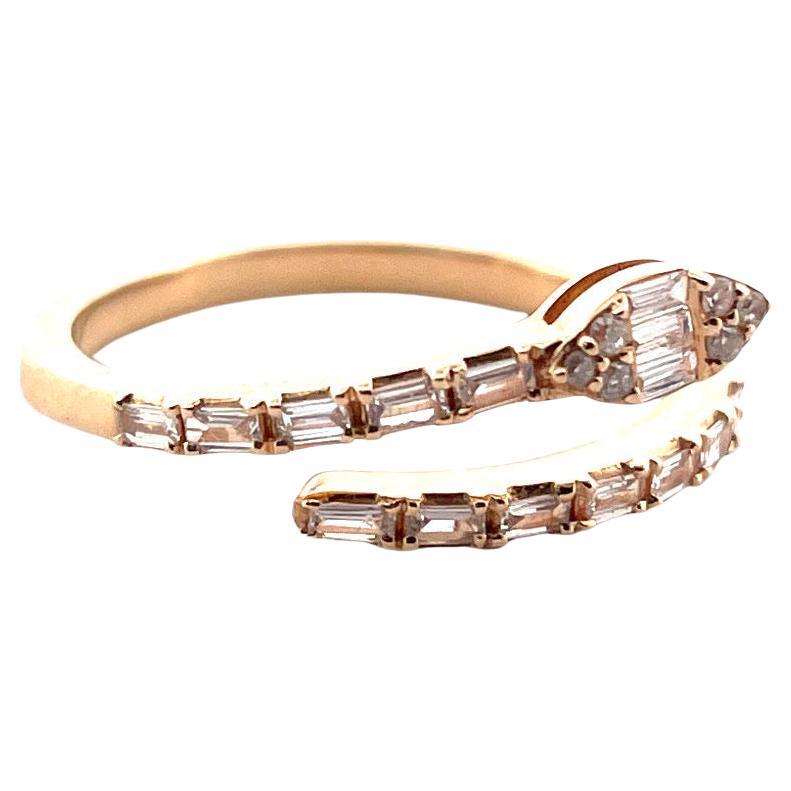 Bague en or jaune 14K à manchette ouverte, serpent et diamant en vente