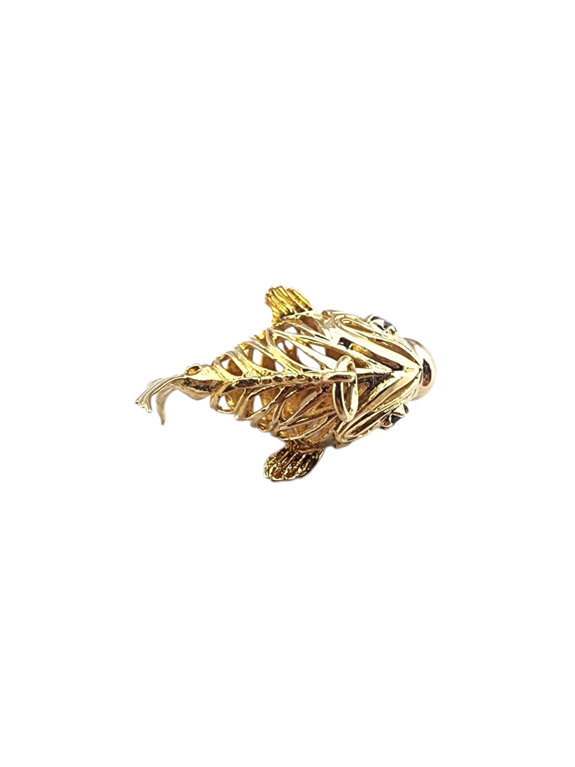 Charm a forma di pesce gonfio in oro giallo 14K #22365 In condizioni buone in vendita a Washington Depot, CT
