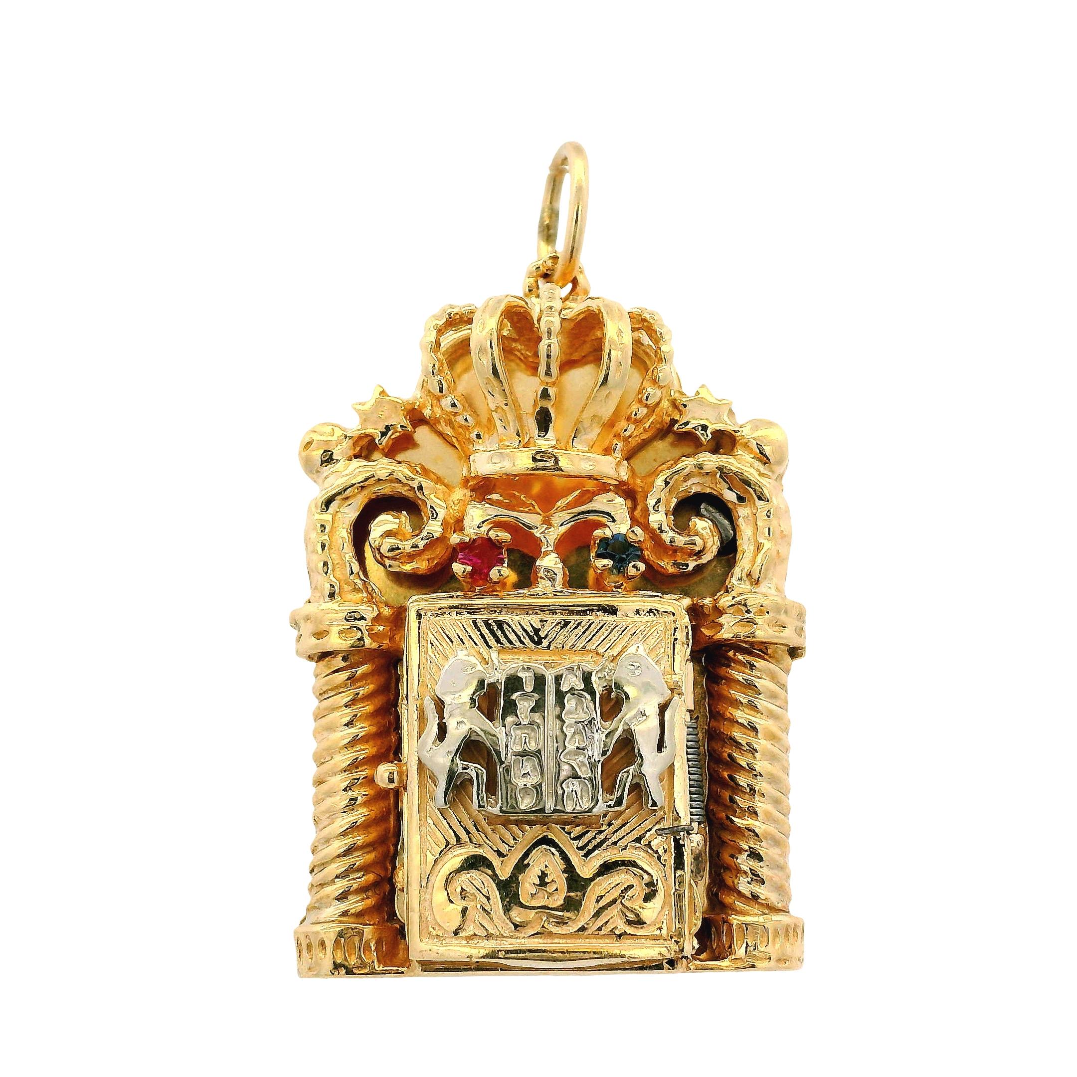 Art déco Pendentif en or jaune 14k avec rouleau de la Torah ouvert en vente
