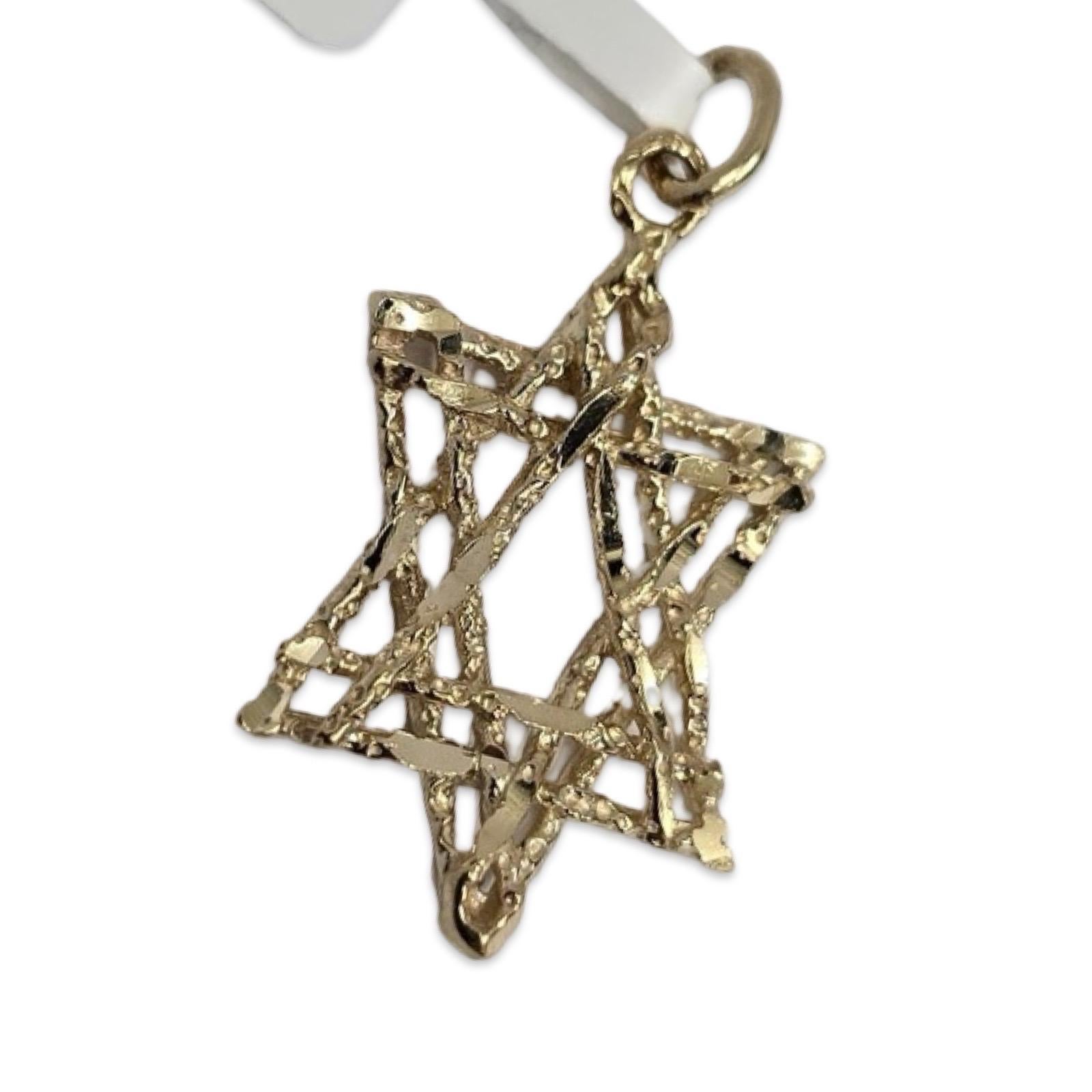 This elegant Star of David pendant is crafted in solid 14K yellow gold, featuring a distinctive openwork lattice design that gives it both depth and lightness. Measuring 1 inch tall (excluding bail) and weighing 2.7 grams, its intricate geometric
