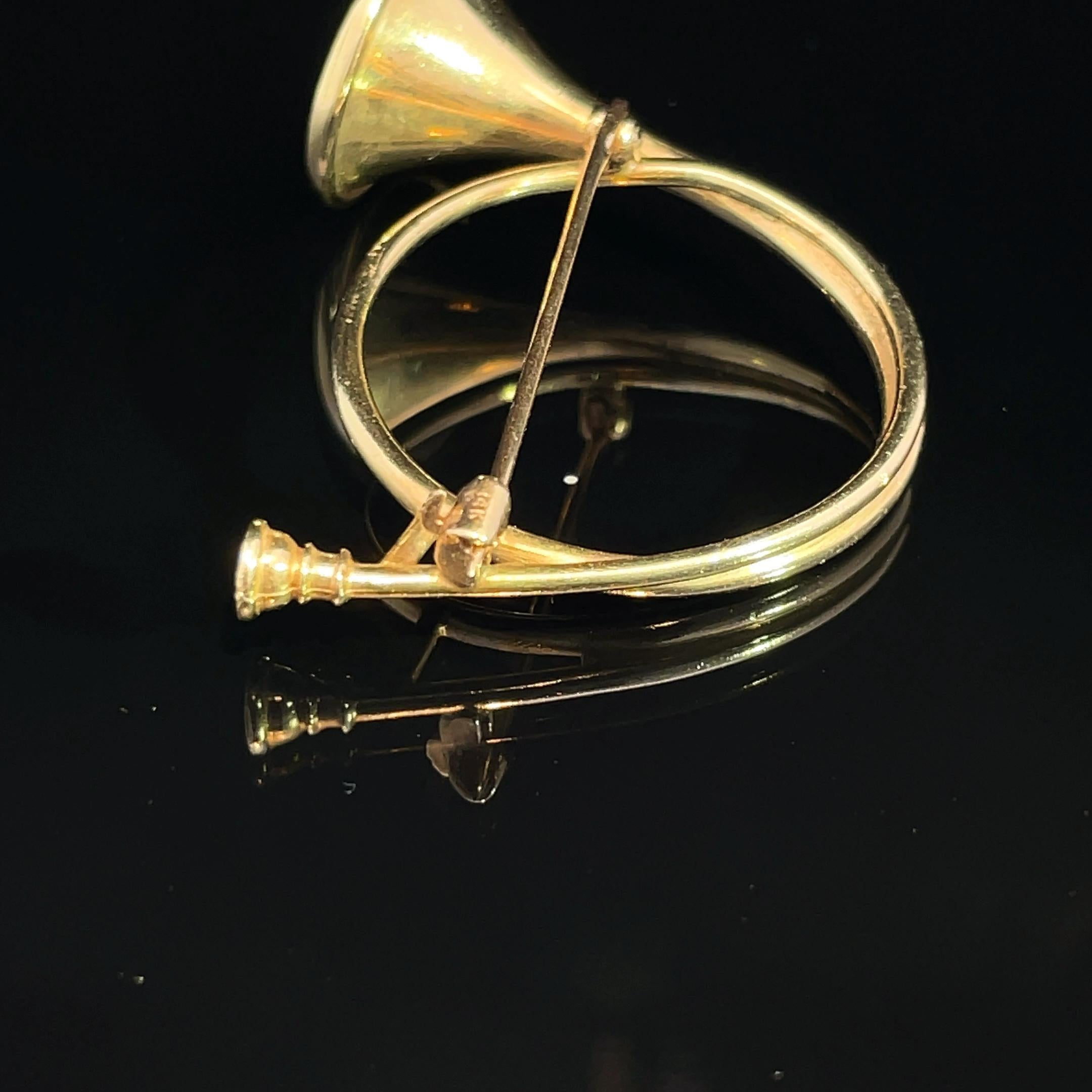 Épingle en or jaune 14k pour cor d'orchestre Excellent état - En vente à New York, NY