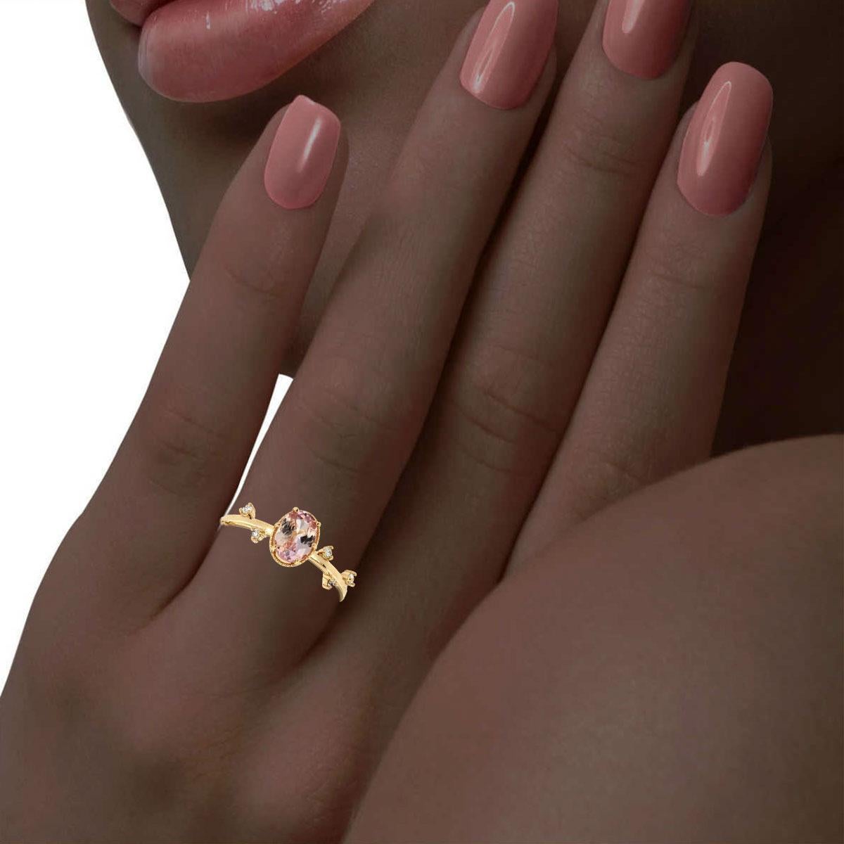 Oval Cut 14K Yellow Gold Organice Oval Peach Sapphire Diamond Ring Center: 0.90 Carat For Sale