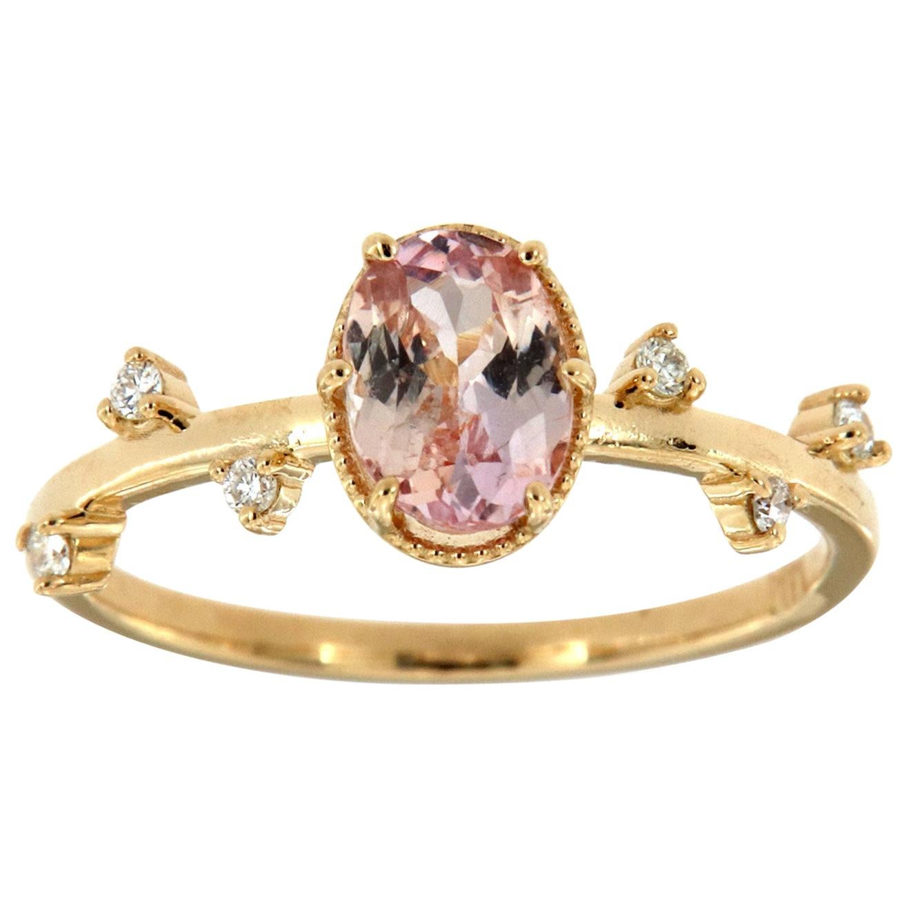 14K Yellow Gold Organice Oval Peach Sapphire Diamond Ring Center: 0.90 Carat For Sale