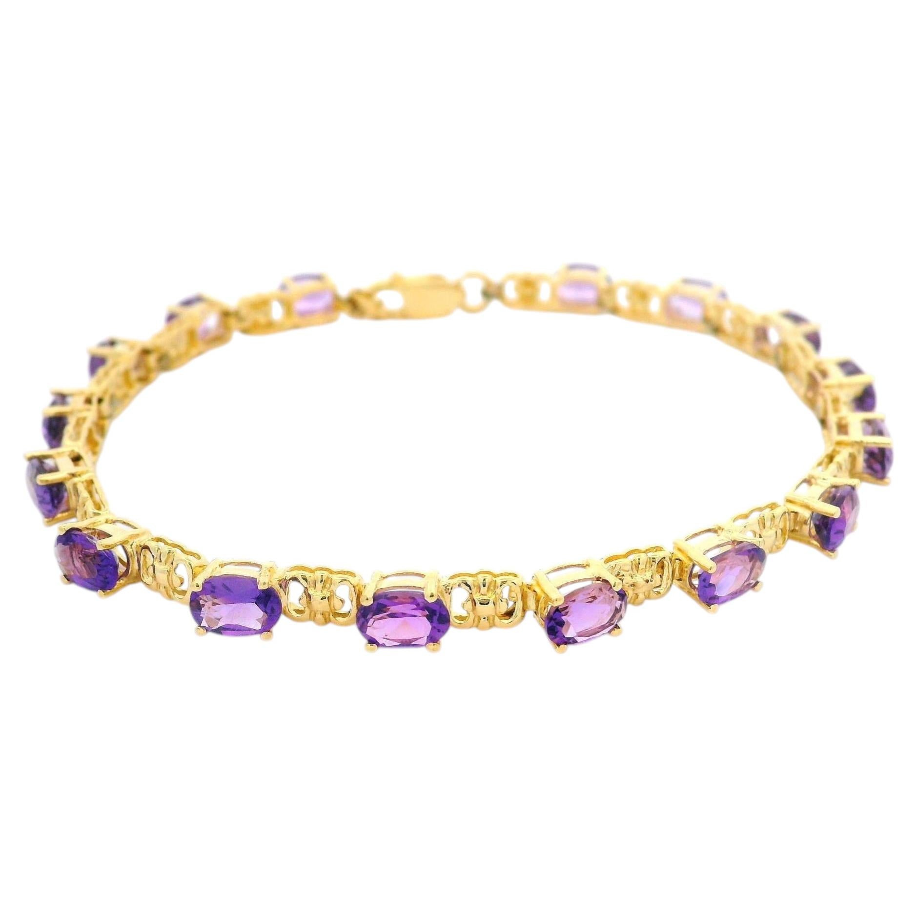 Pulsera de oro amarillo de 14 quilates con amatista ovalada y eslabones abiertos alternos