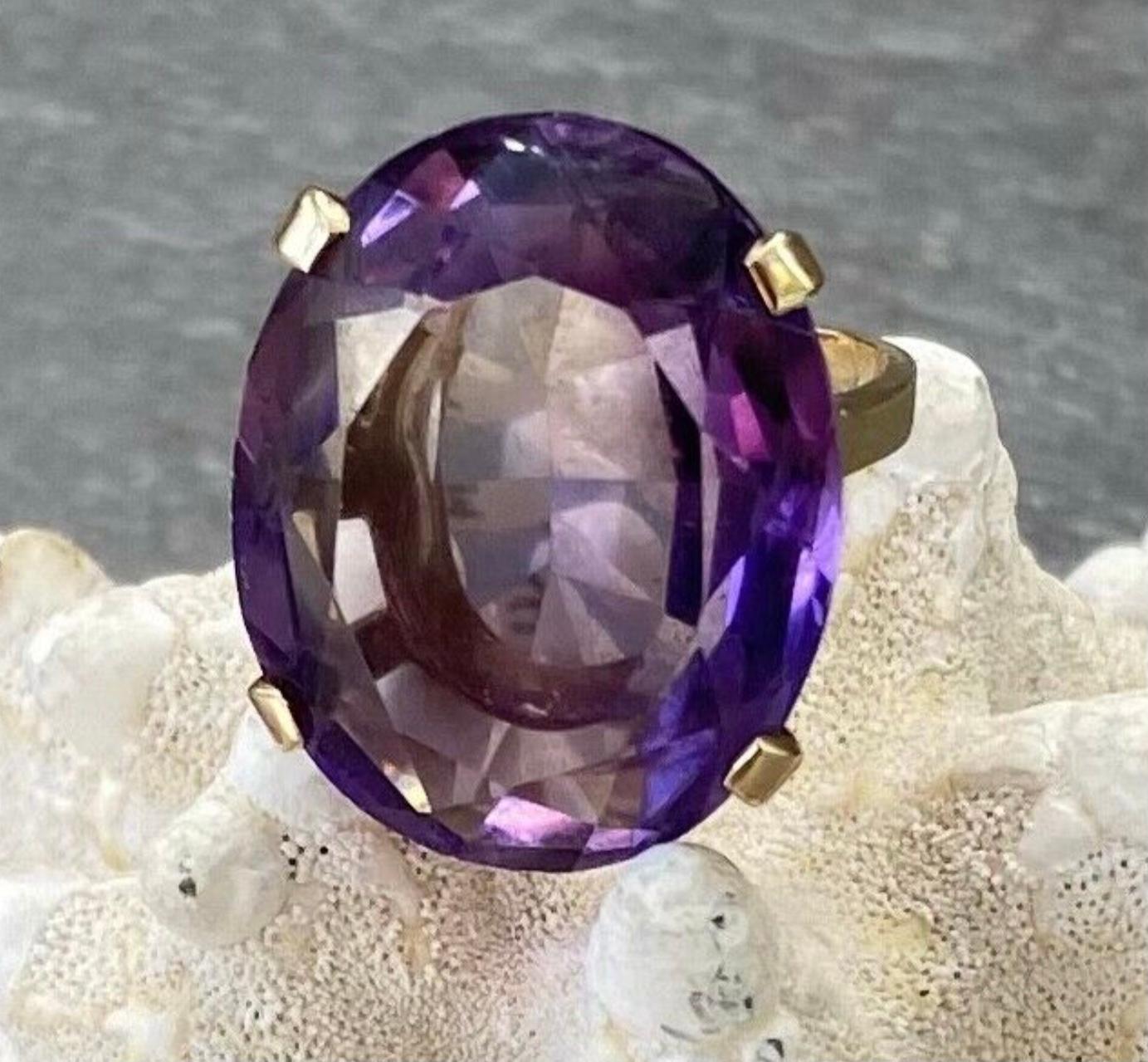 14K Yellow Gold Oval Amethyst Ring For Sale 2