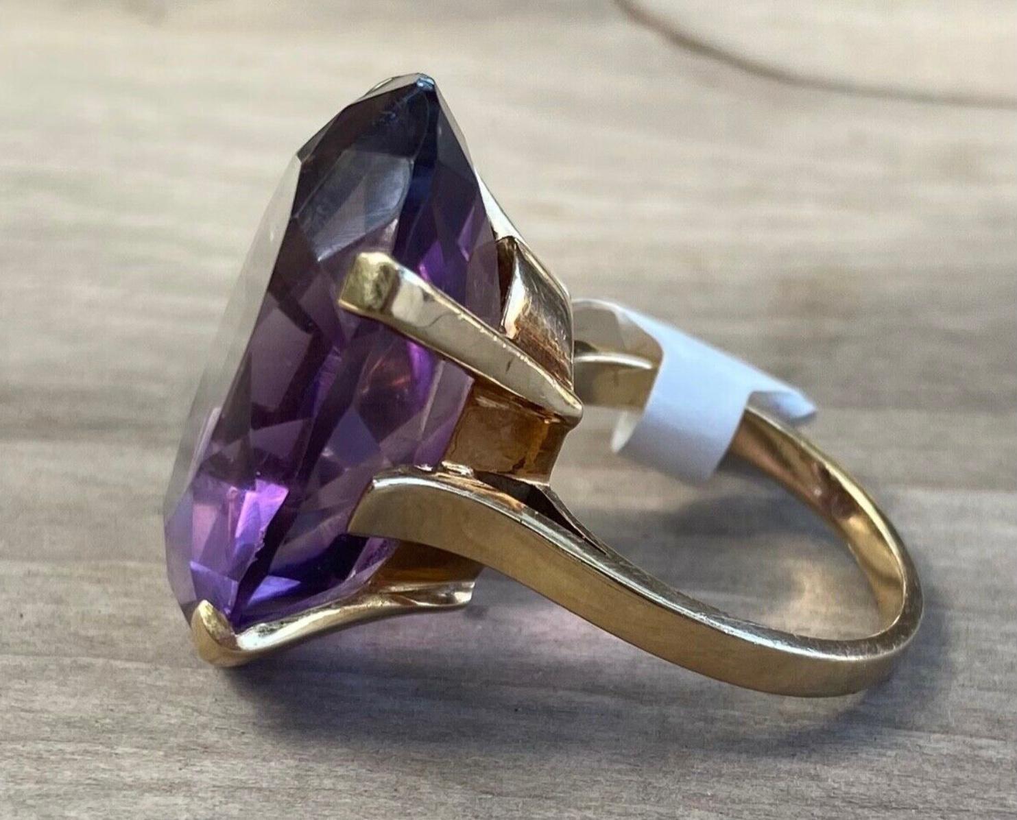 Women's 14K Yellow Gold Oval Amethyst Ring For Sale