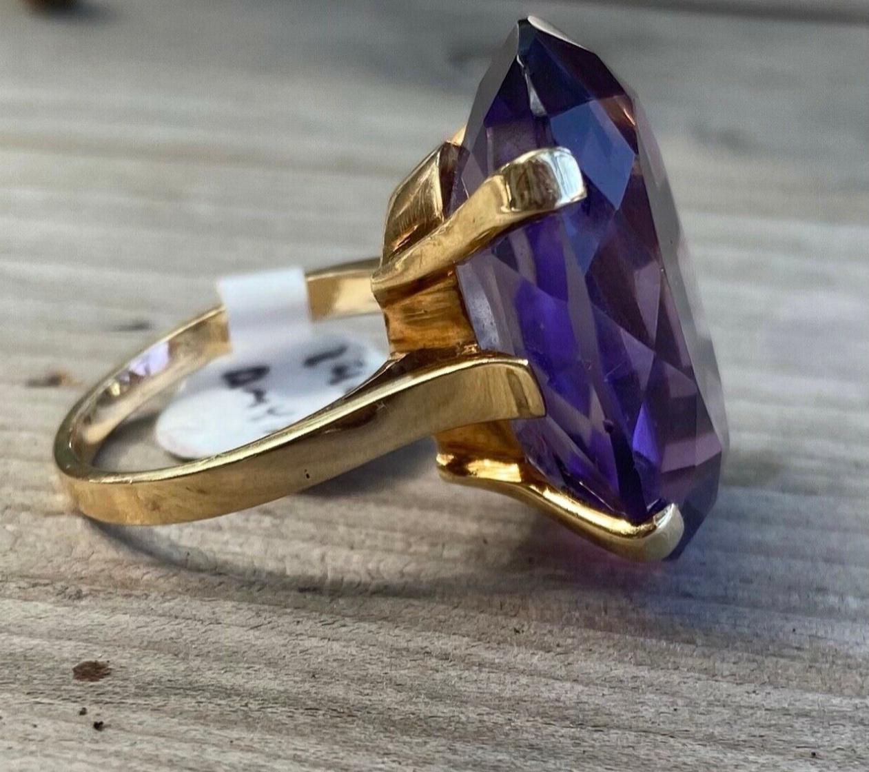 14K Yellow Gold Oval Amethyst Ring For Sale 1