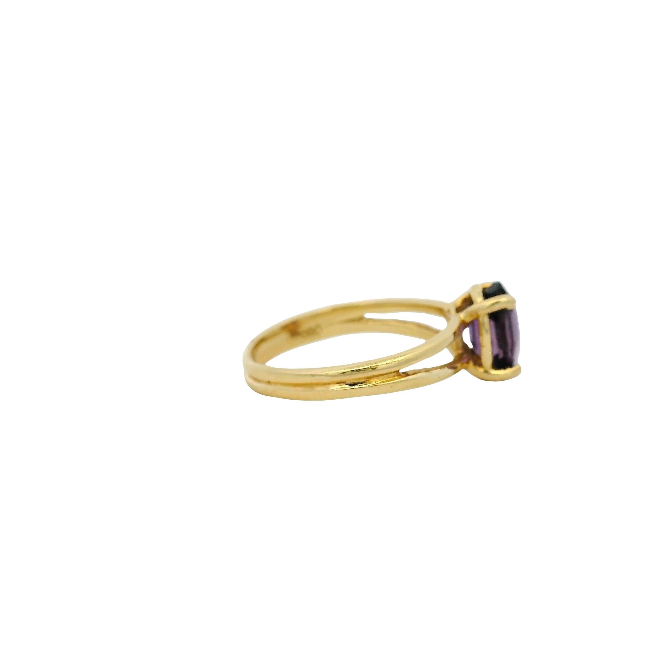 Anello con ametista ovale in oro giallo 14k in vendita 1