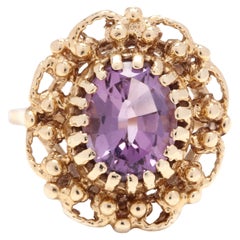 14 Karat Yellow Gold Oval Amethyst Scalloped Ring 14 Karat Yellow Gold Oval Amethyst Scalloped Ring