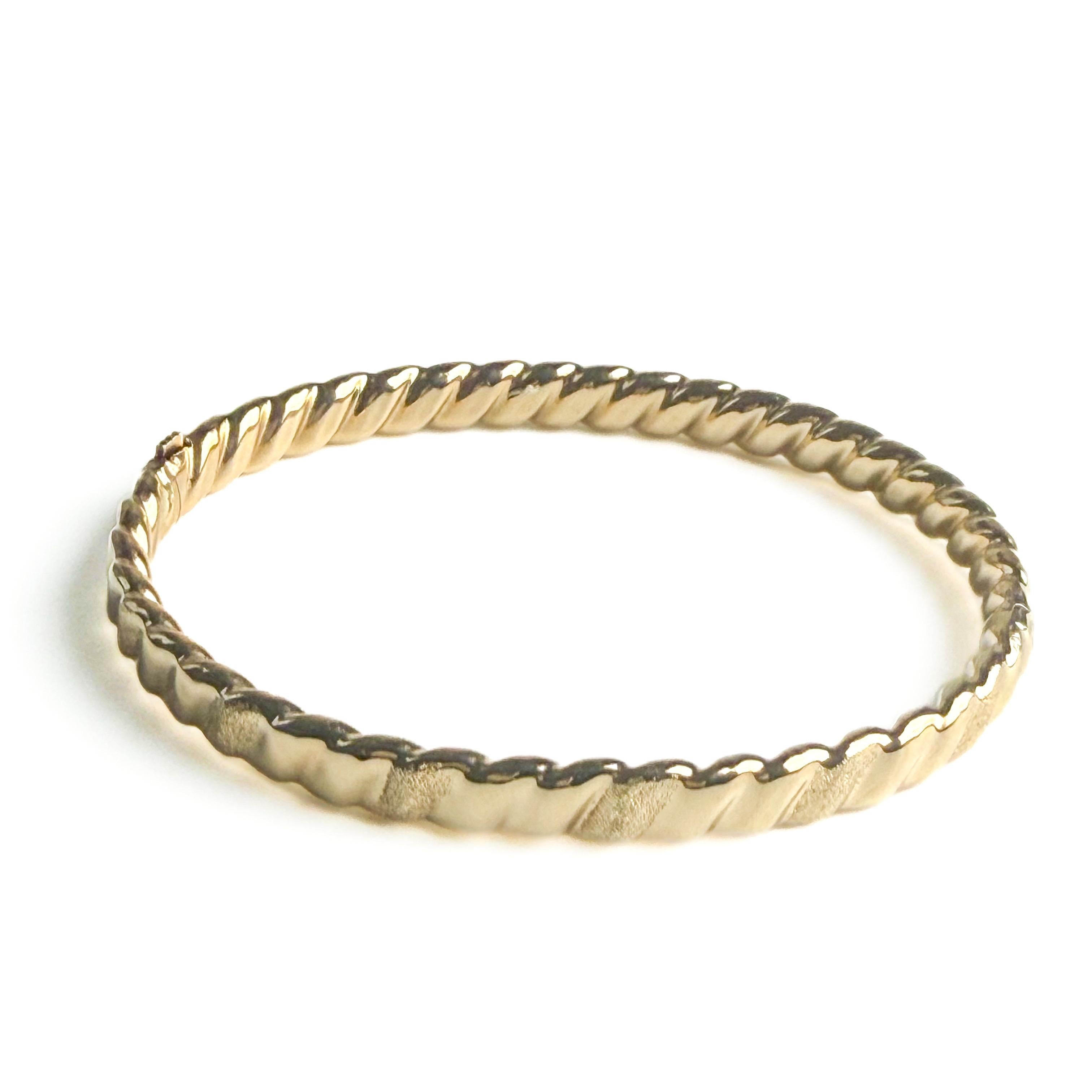 Bracciale ovale in oro giallo 14K in vendita 2