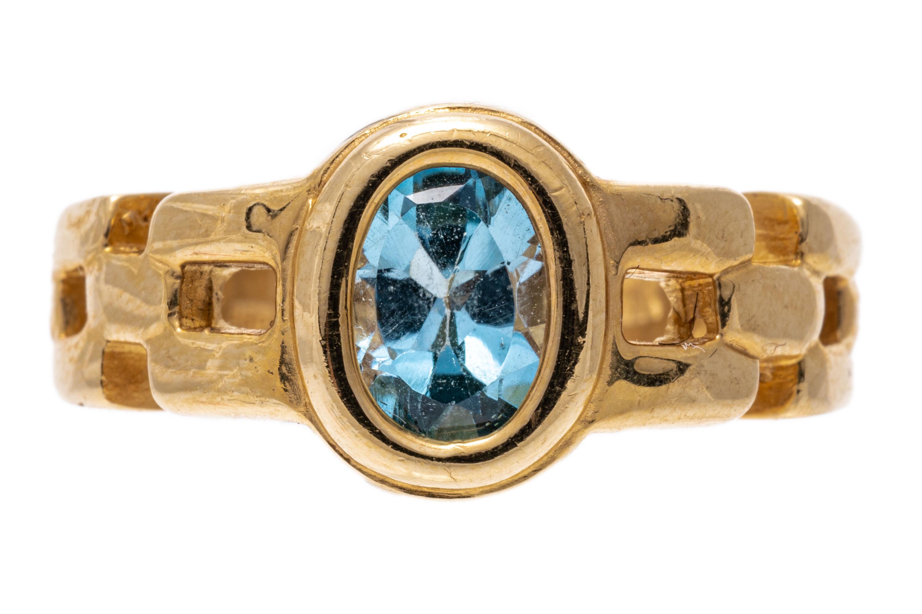 14k Yellow Gold Oval Blue Topaz and Chain Motif Ring, App. 1.01 CTS For Sale 2