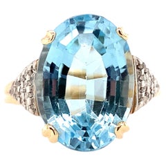 Bague en or jaune 14 carats, topaze bleue ovale et diamant