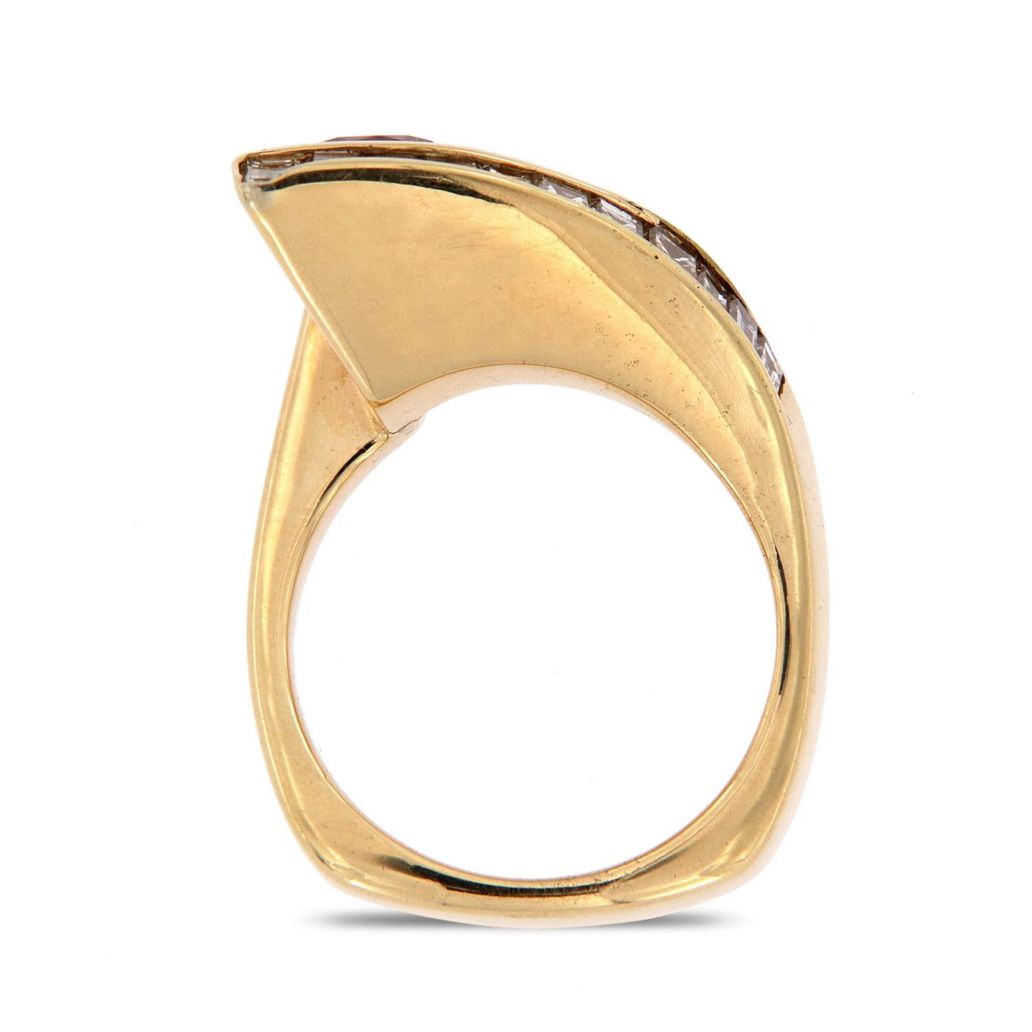 14 Karat Yellow Gold Oval Brownish Red Sapphire Diamond Ring Center 1.53 Carat For Sale 2