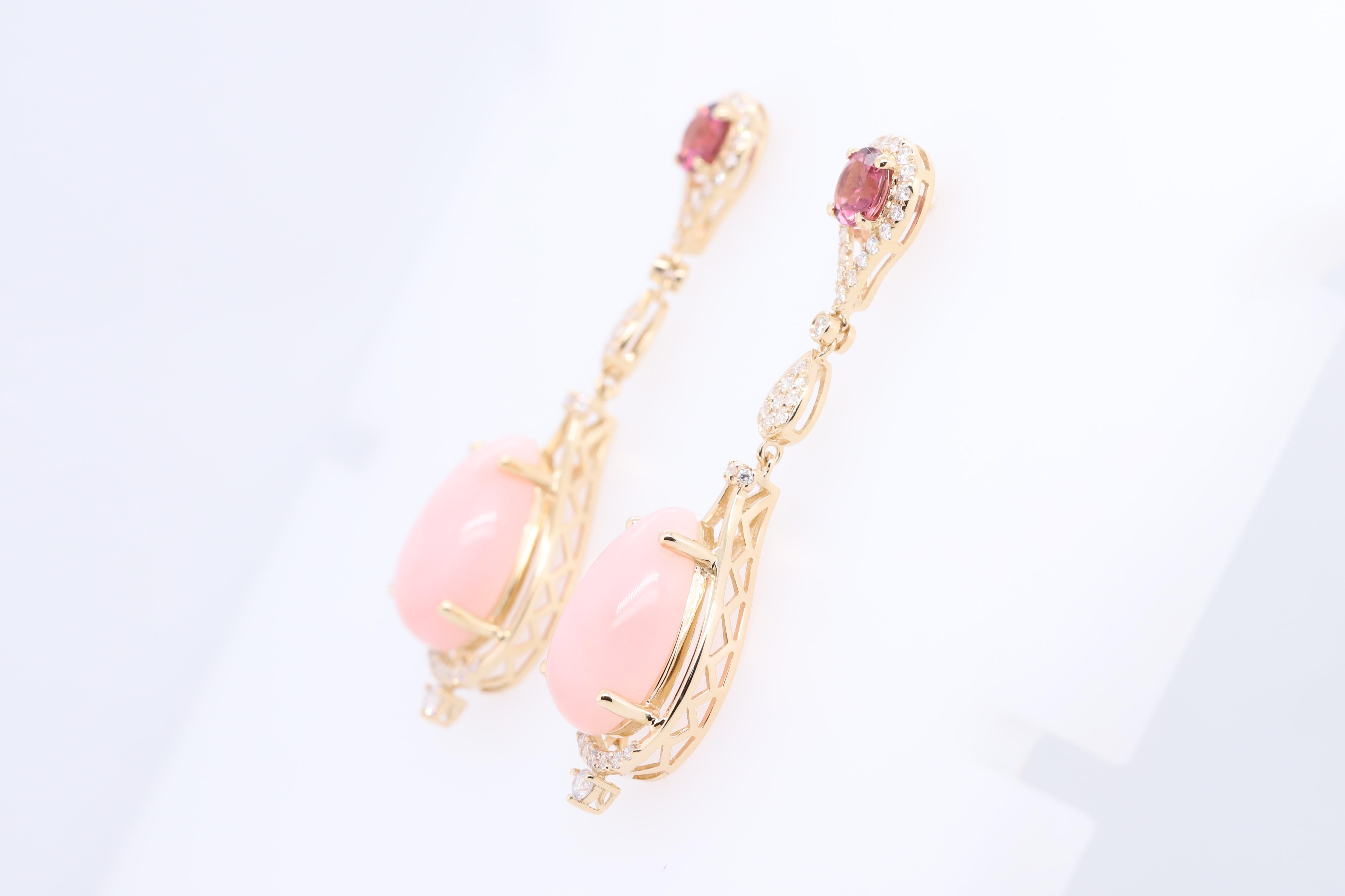 Art déco Boucles d'oreilles en or jaune 14K avec opale rose en cabochon ovale en vente