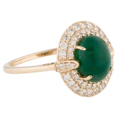 Anillo de cóctel de oro amarillo de 14 quilates con cabujón oval de 2,25 ct de esmeralda y diamantes, talla 7