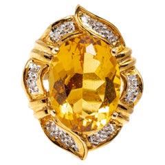 Bague en or jaune 14 carats, citrine ovale « App. 5,26 CTS » et diamants encadrée