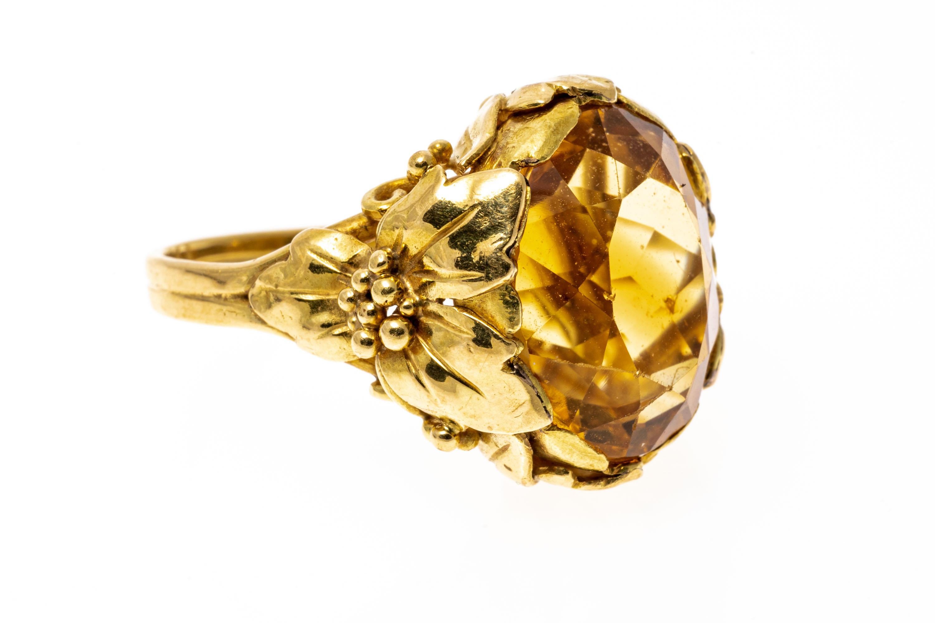 Taille ovale Bague en or jaune 14 carats avec citrine ovale « App. 8,84 carats » et forme de fleur en vente