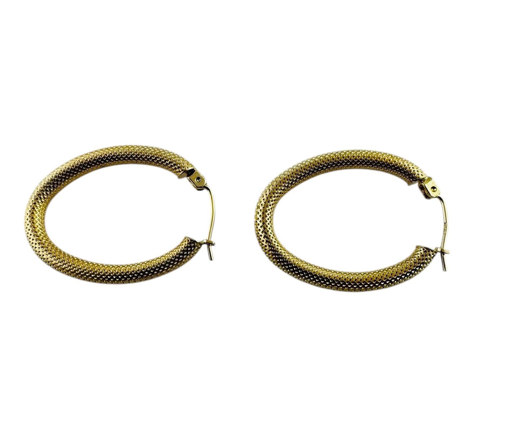 14K Yellow Gold Oval Coil Design Hoop Earrings

These oval hoop earrings have a coil like design and are a great accent to any outfit.

Stamped U 14K

Measurements: 26.4 mm in length, 19.8 mm wide, and 2.9 mm thick

Very good preowned