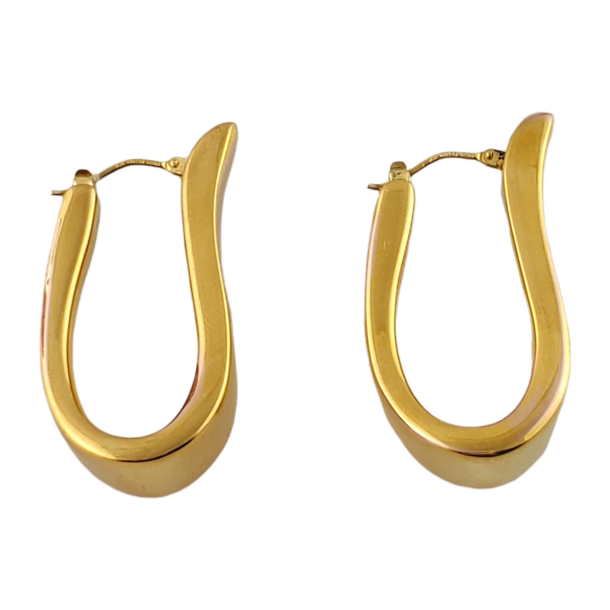 14K Yellow Gold Oval Cuff Hoop Earrings In Good Condition For Sale In Washington Depot, CT