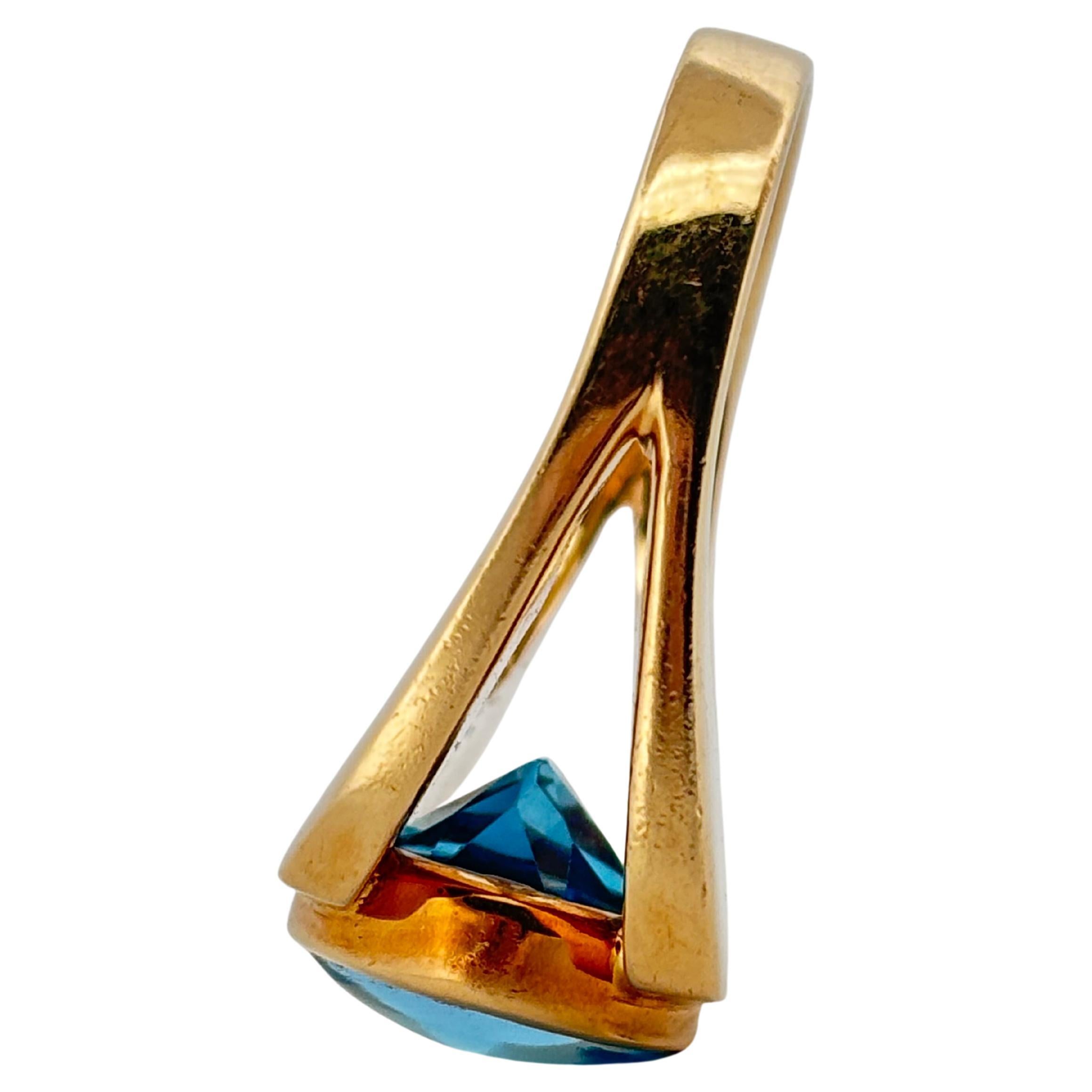 Women's or Men's 14K Yellow Gold Oval Cut 4.50ctw Swiss Blue Topaz Ring For Sale