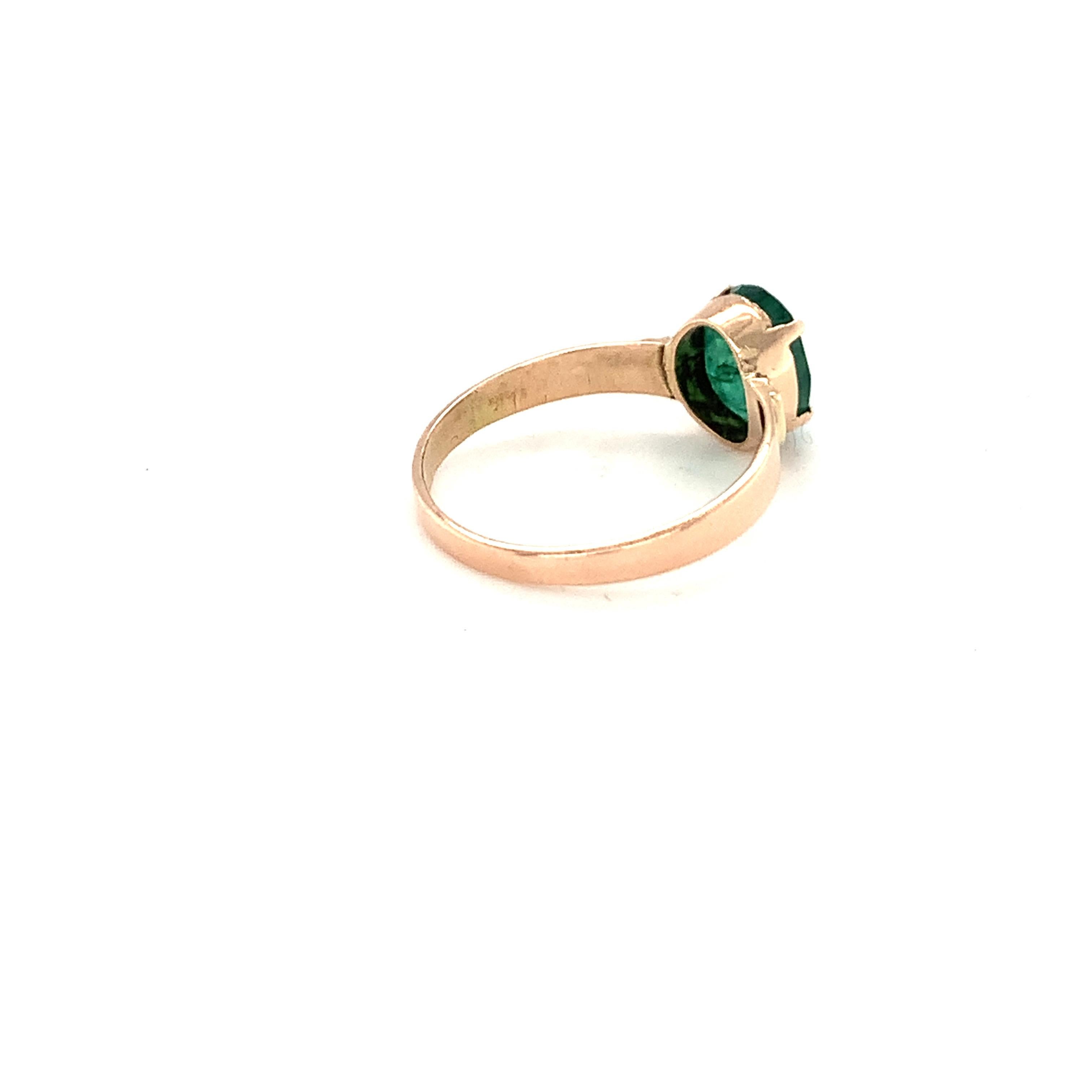 14K Yellow Gold Oval Cut Emerald Solitaire Ring In New Condition For Sale In Trumbull, CT