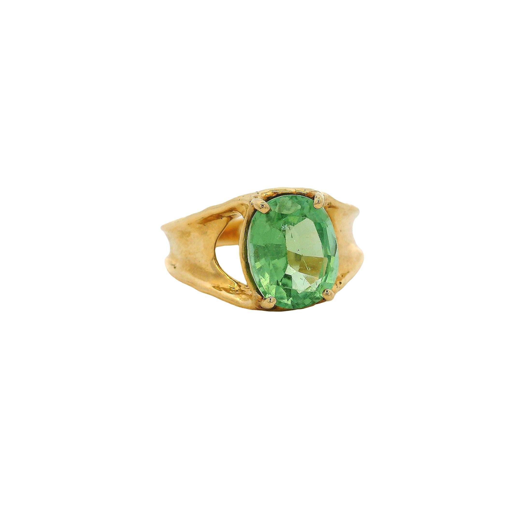 Bague en or jaune 14k avec pierre centrale en péridot de taille ovale en vente 4