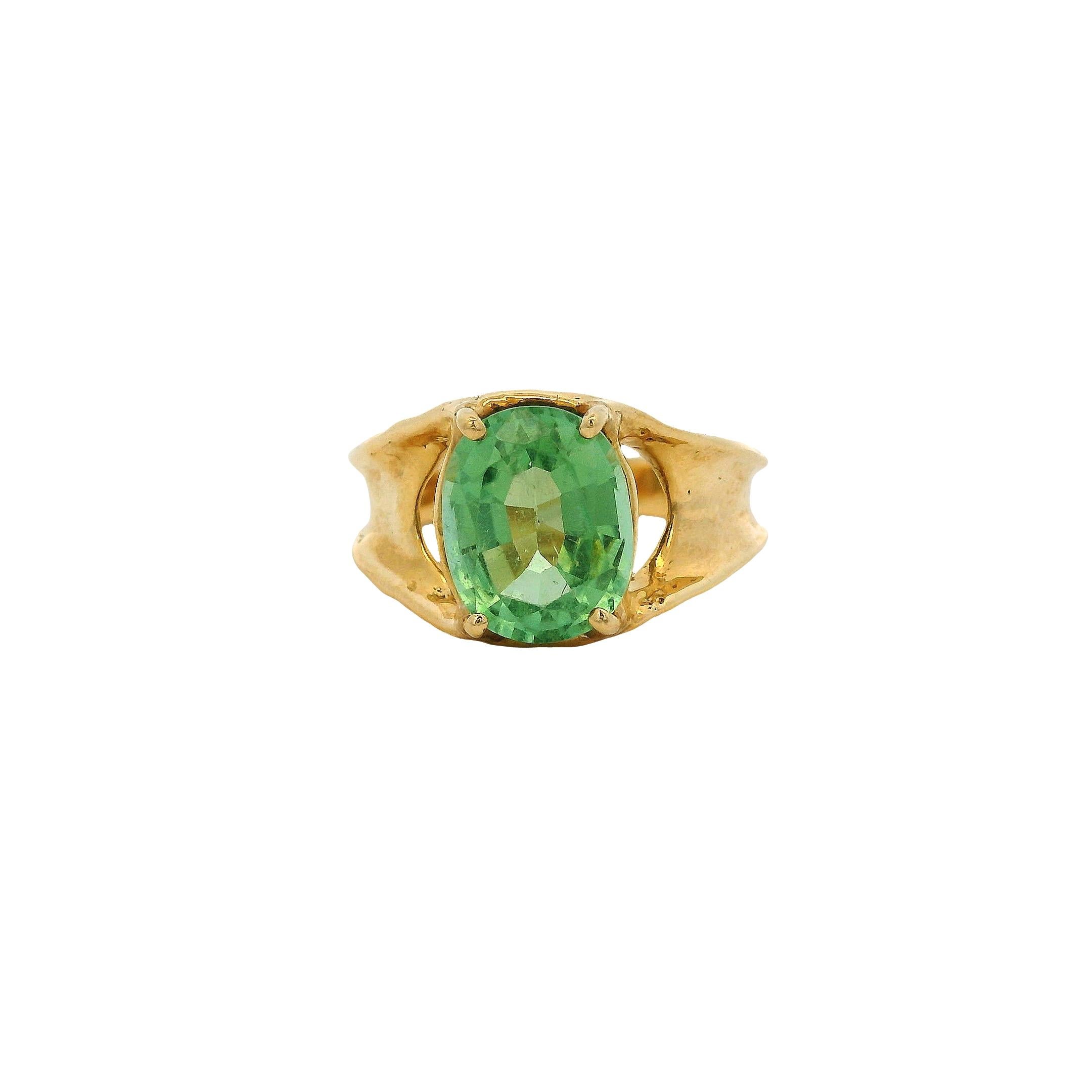 Bague en or jaune 14k avec pierre centrale en péridot de taille ovale en vente 6