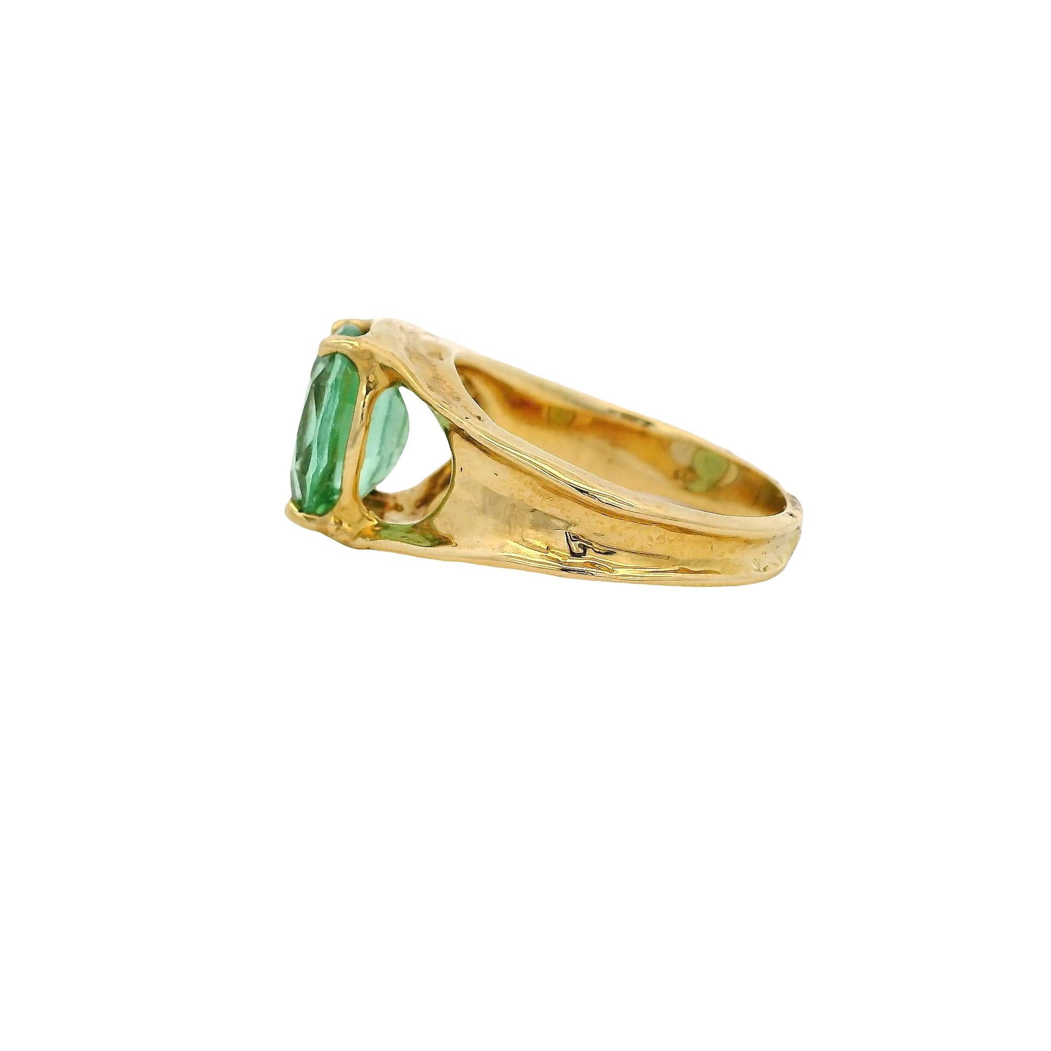 Bague en or jaune 14k avec pierre centrale en péridot de taille ovale Pour femmes en vente