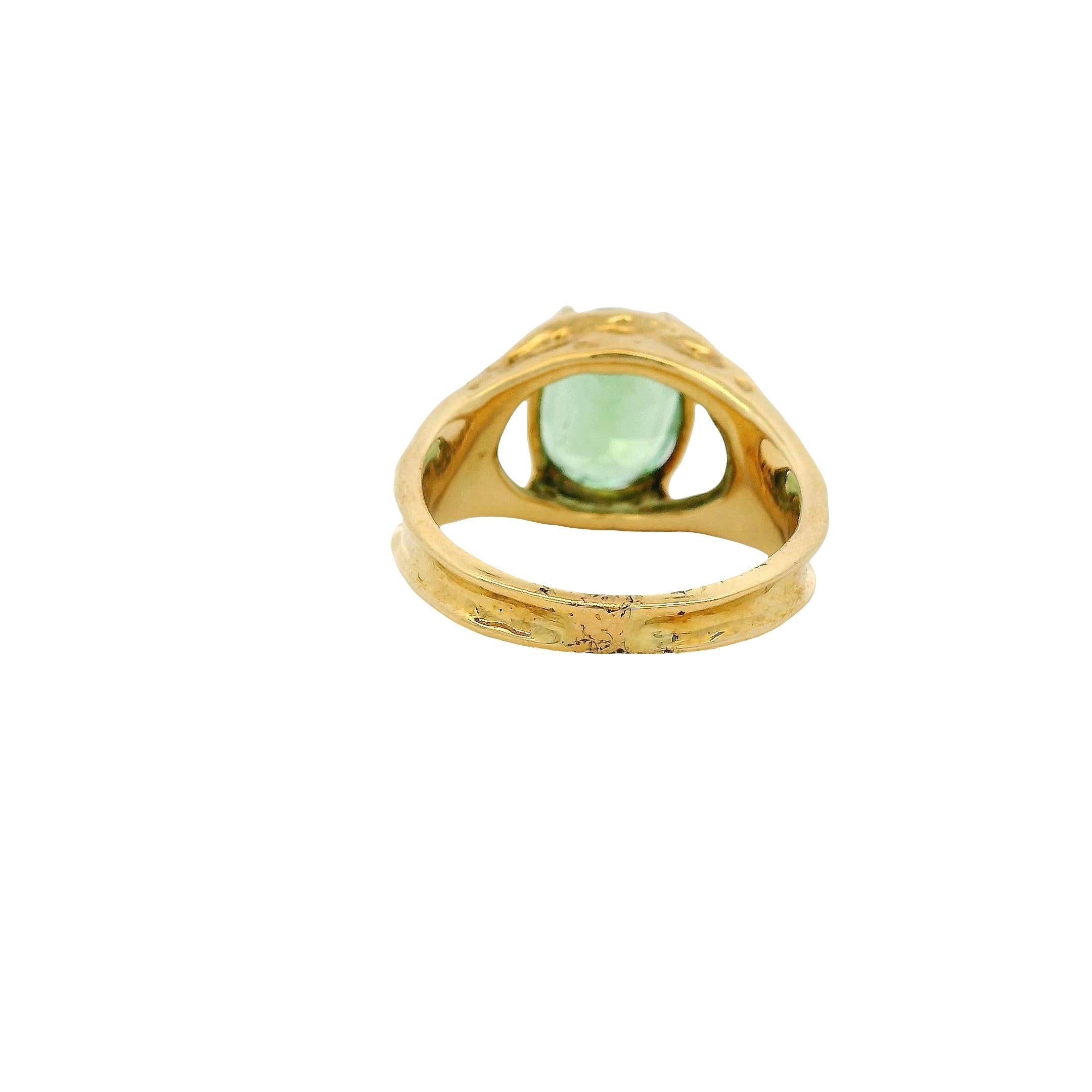 Bague en or jaune 14k avec pierre centrale en péridot de taille ovale en vente 2