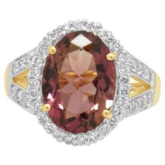 Anello in oro giallo 14 carati con tormalina rosa a taglio ovale e diamanti rotondi a corona, con gambo diviso