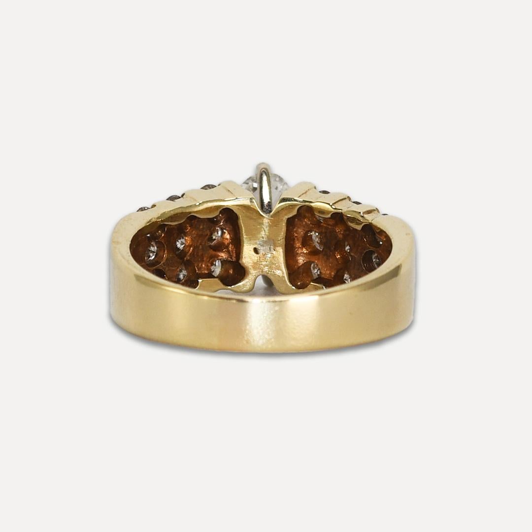 Taille ovale Bague de fiançailles en or jaune 14 carats avec diamant ovale 0,90 carat en vente