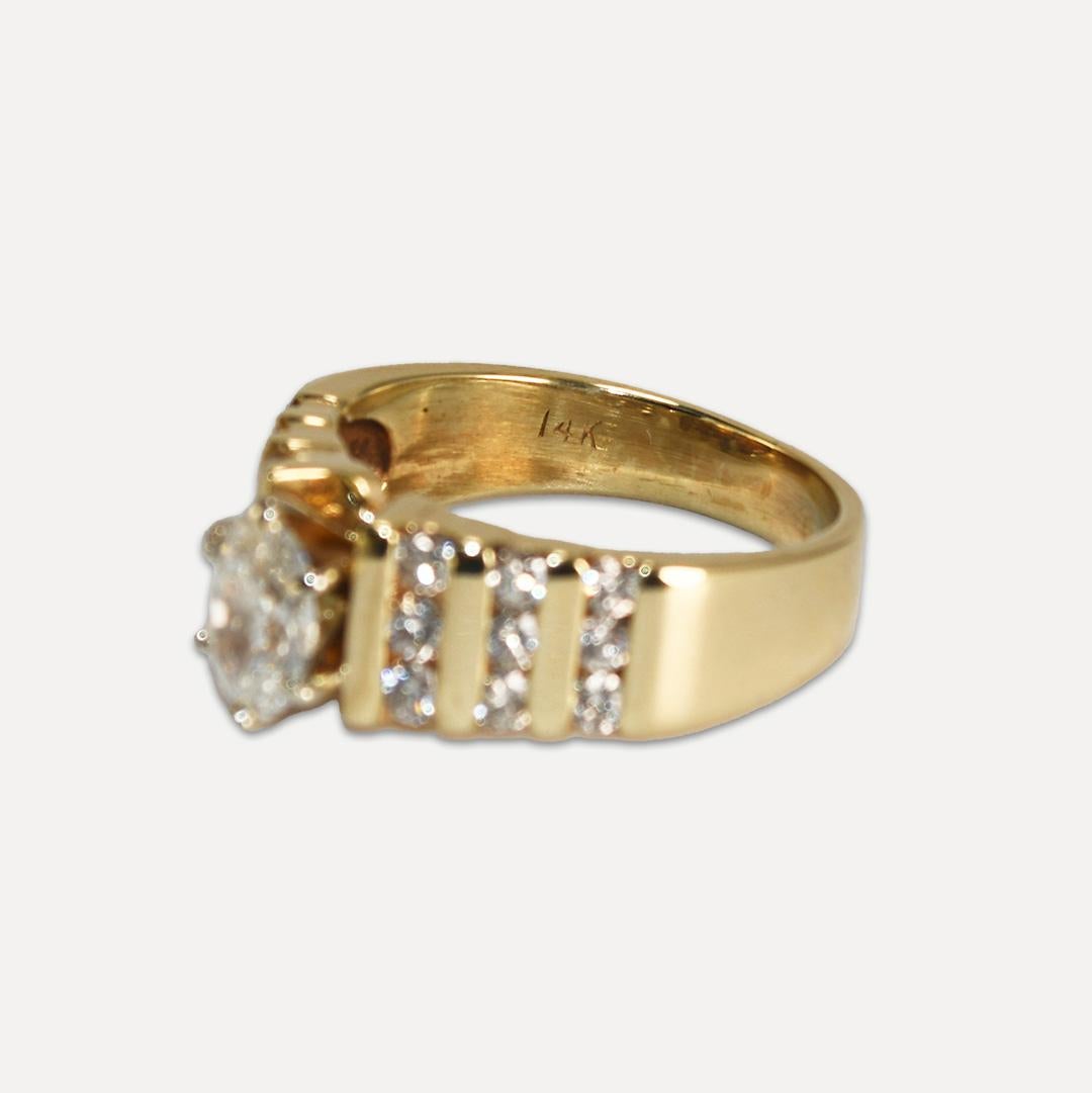 Bague de fiançailles en or jaune 14 carats avec diamant ovale 0,90 carat Pour femmes en vente