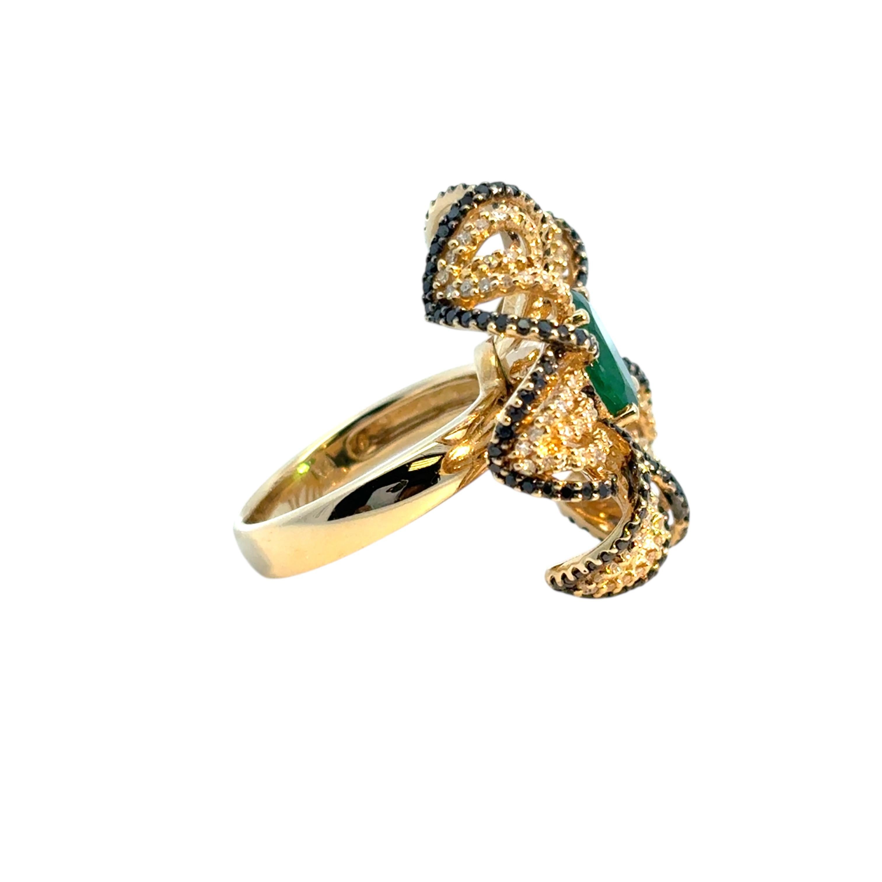 14k Yellow Gold Oval Emerald and Black and White Diamond Flower Ring im Angebot 6