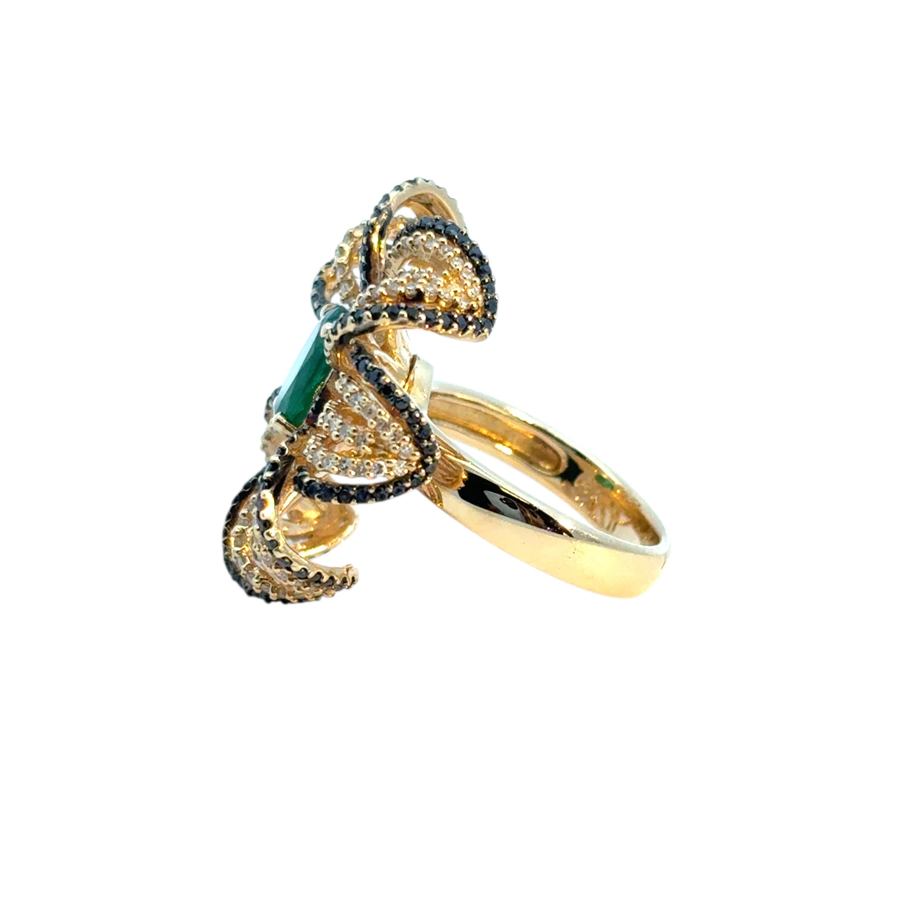 14k Yellow Gold Oval Emerald and Black and White Diamond Flower Ring im Angebot 8