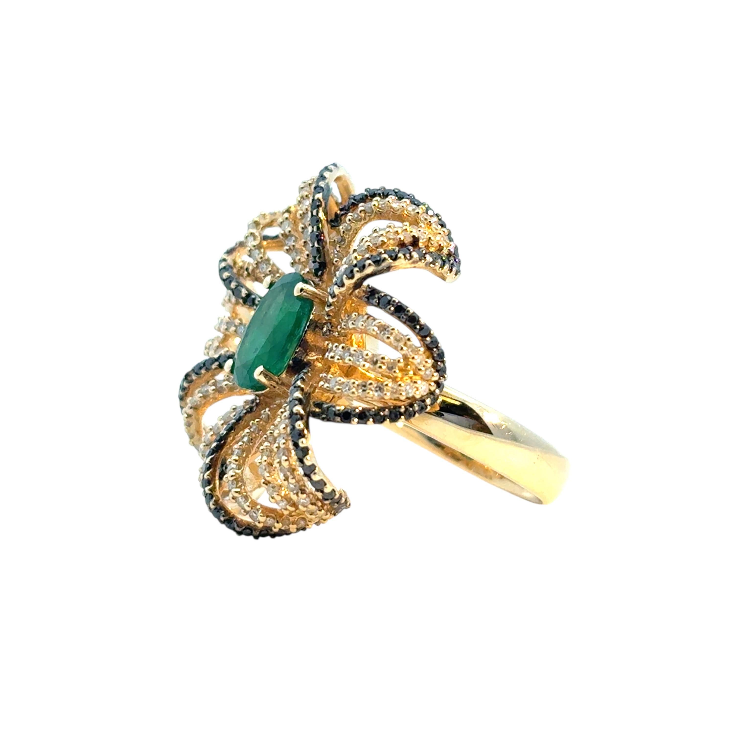 14k Yellow Gold Oval Emerald and Black and White Diamond Flower Ring im Angebot 3