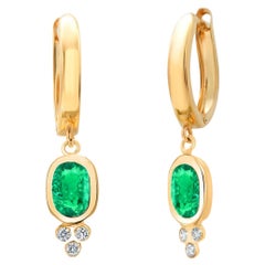 Pendientes Gota Ovalados de Esmeralda y Diamante de Oro Amarillo de 14 K con Cierre Europeo de Palanca
