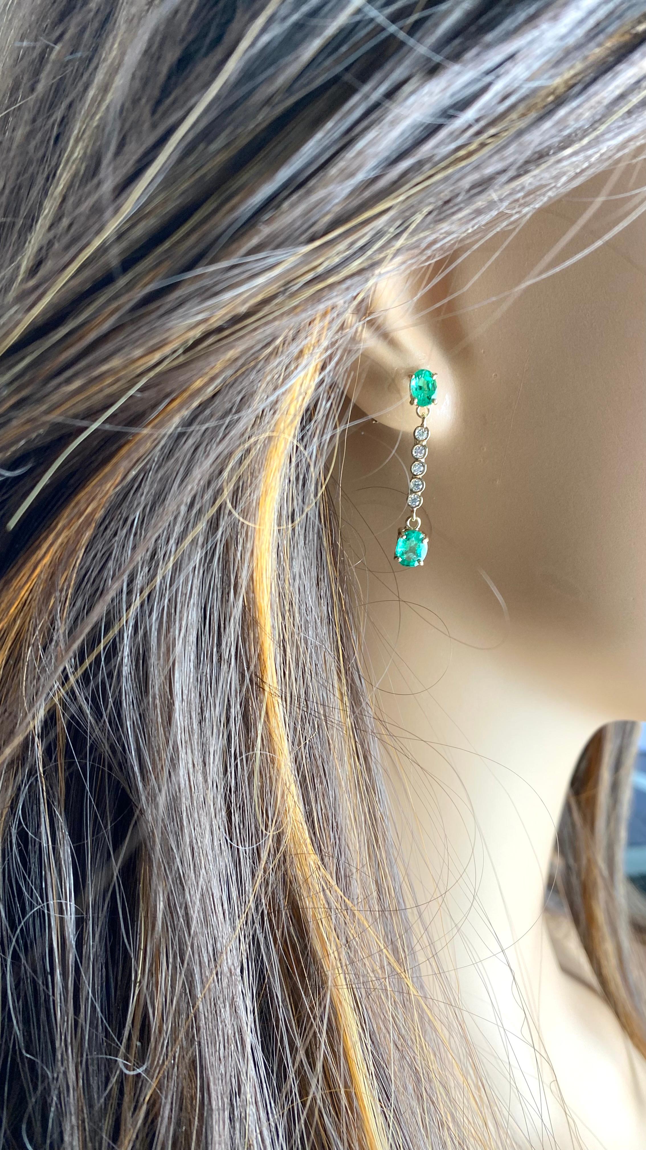 14K Yellow Gold Oval Emerald & Diamond Lariat Drop Earrings In New Condition For Sale In New York, NY