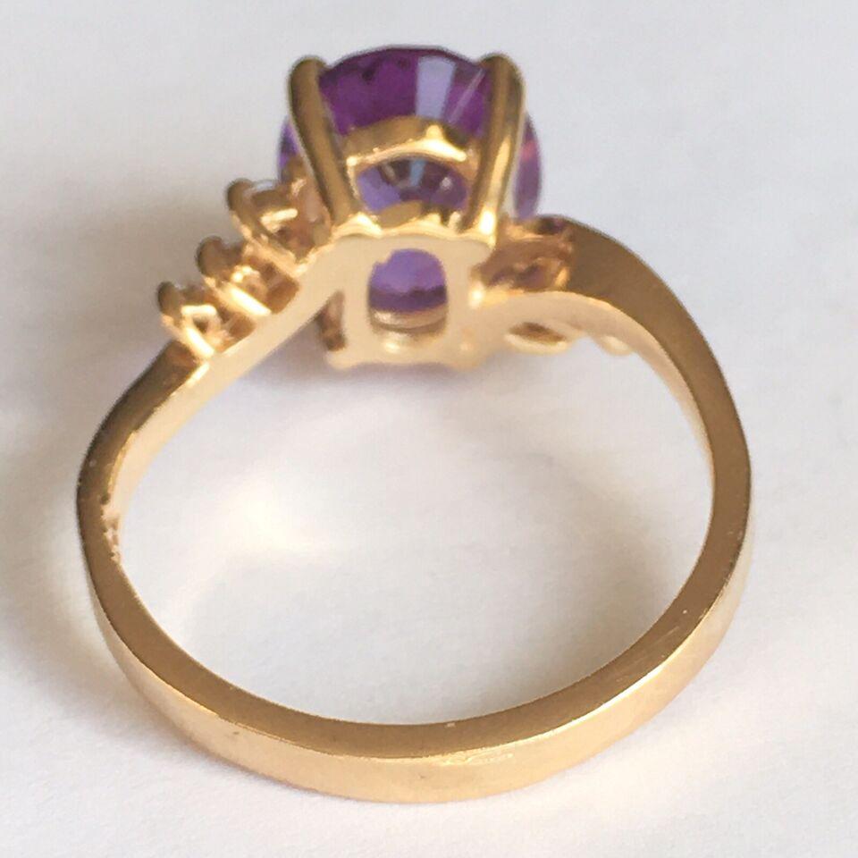 14k Yellow Gold Oval Faceted Amethyst and Diamond Ring In New Condition For Sale In Santa Monica, CA