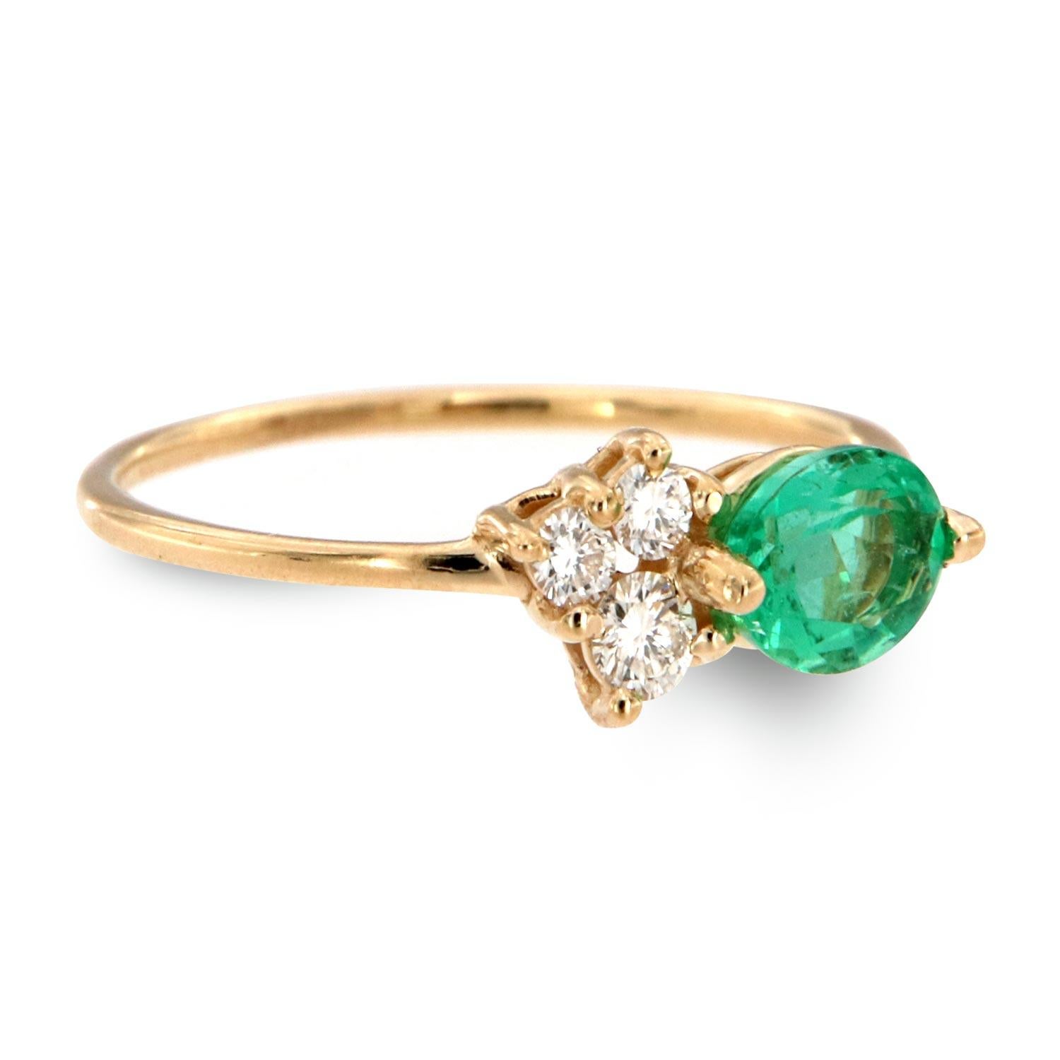 Taglio ovale Anello in oro 14 carati con smeraldo verde ovale e diamante rustico d'epoca, centro 1/2 di carato in vendita