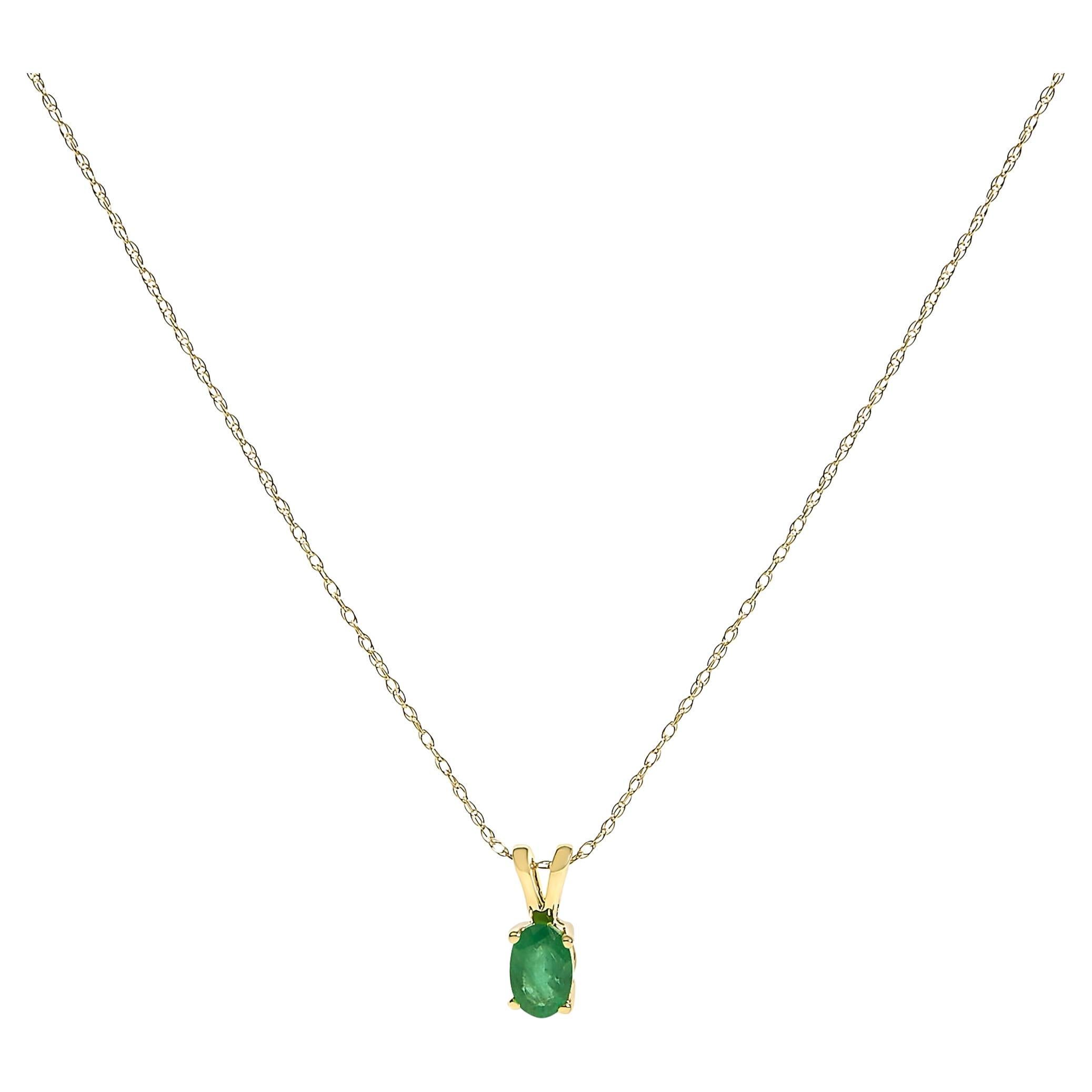 Collier pendentif solitaire en or jaune 14K avec émeraude verte ovale en vente