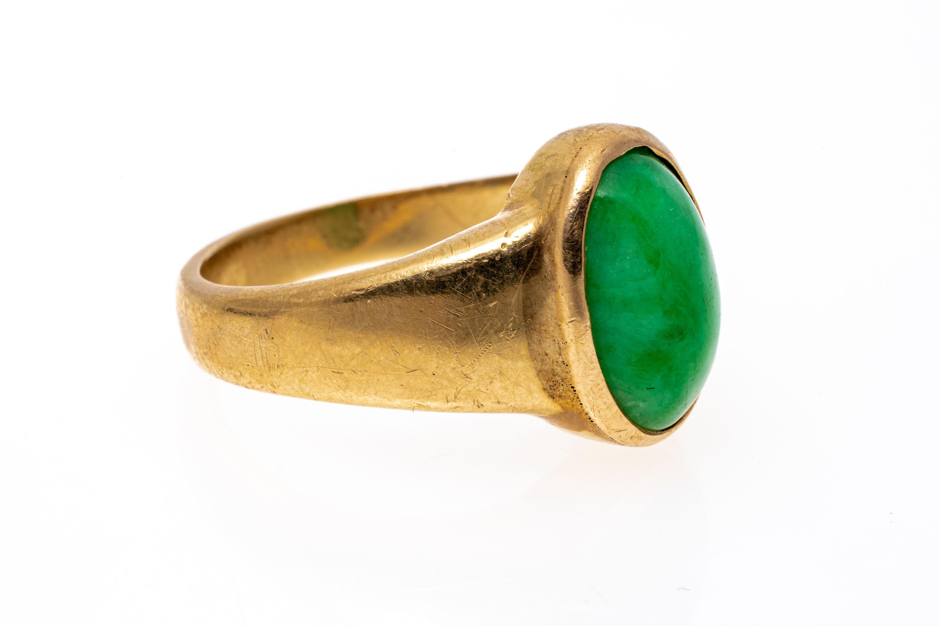Retro 14k Yellow Gold Oval Green Jadeite Jade Bezel Set Cabachon Ring For Sale