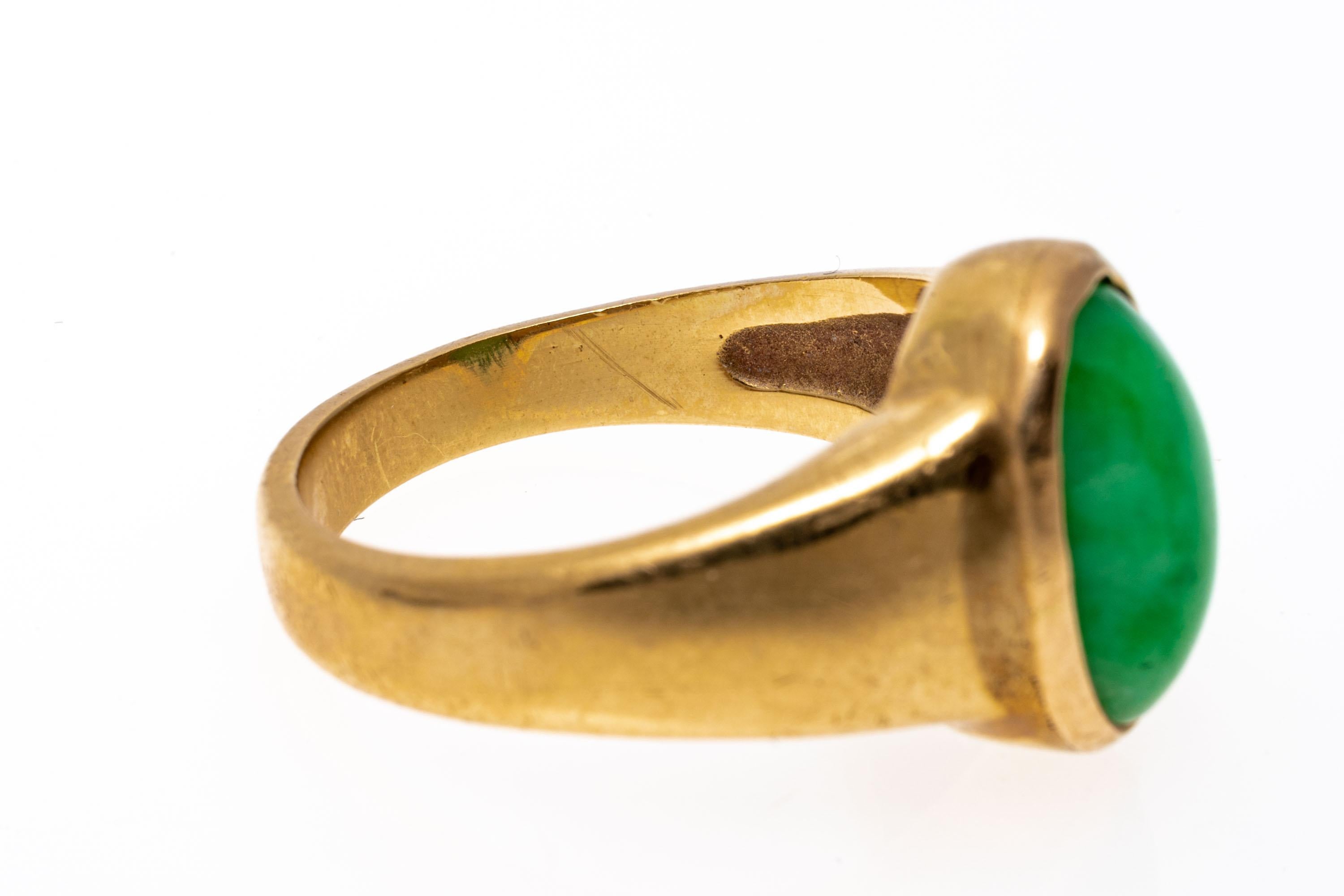 Women's 14k Yellow Gold Oval Green Jadeite Jade Bezel Set Cabachon Ring For Sale