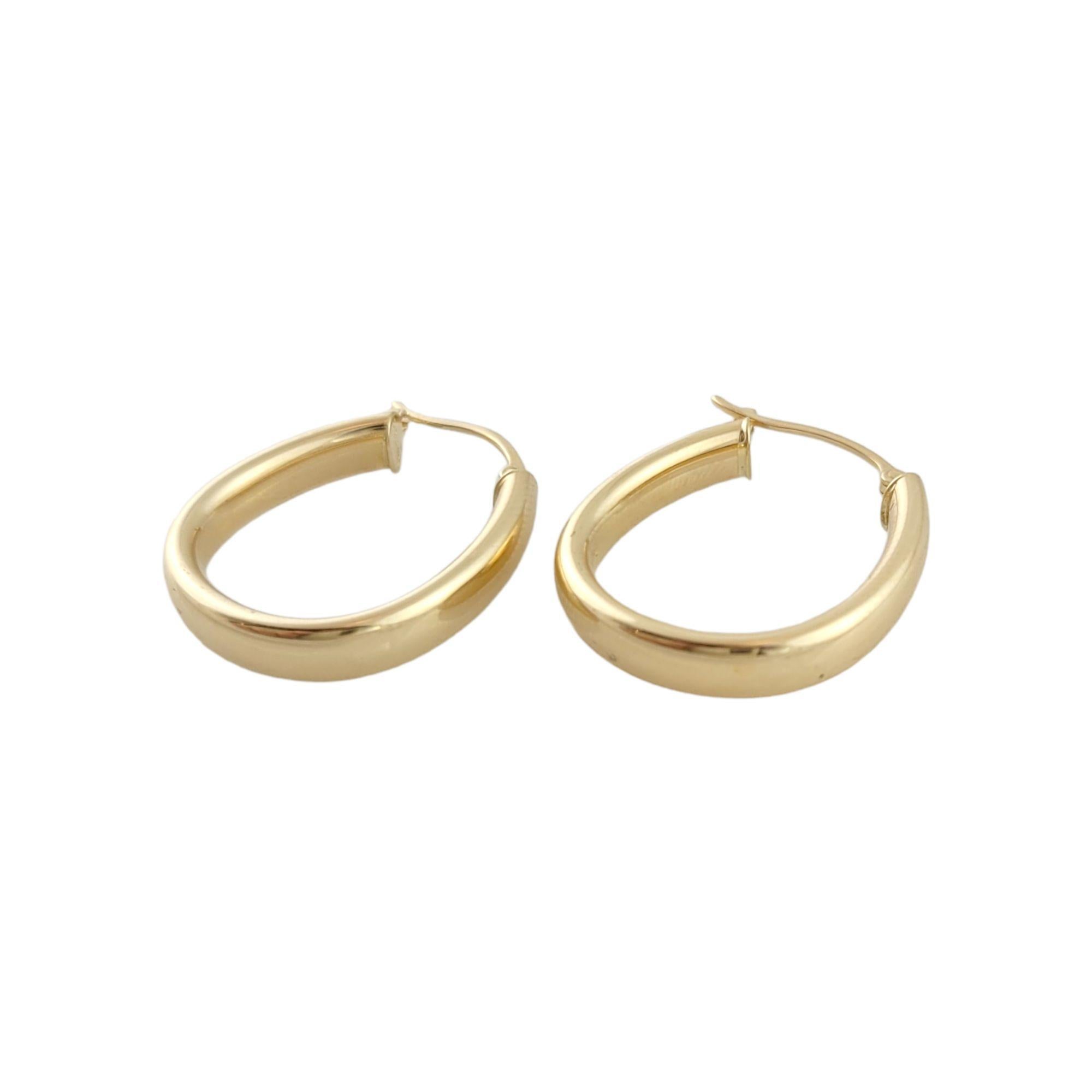 14K Yellow Gold Oval Hoop Earrings #13409 In Good Condition In Washington Depot, CT
