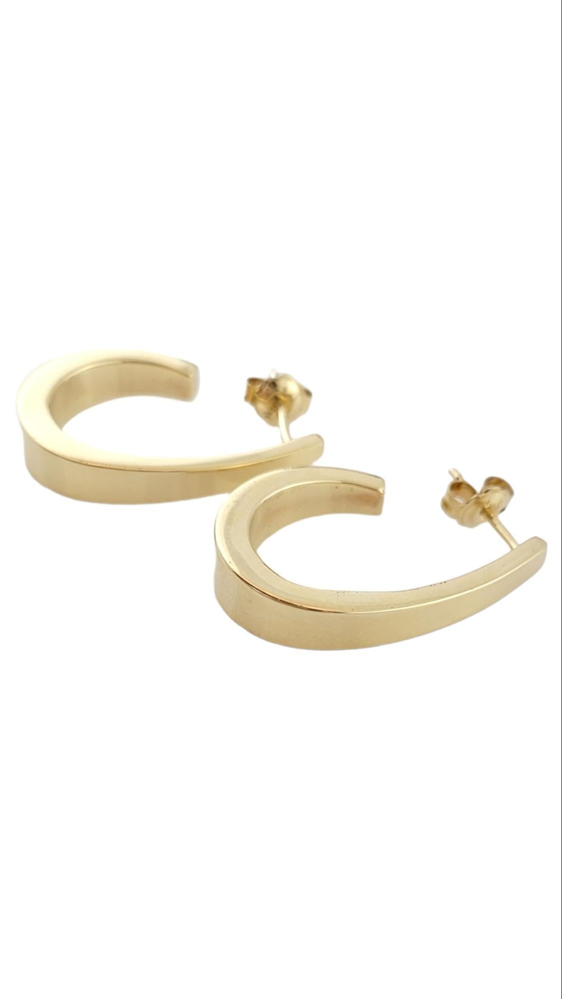 14K Gelbgold Ovale Reif-Ohrringe

Dieses wunderschöne Set aus ovalen Reifen ist aus 14 Karat Gelbgold gefertigt!

Größe: 23,64mm X 17,53mm X 5,25mm (0,93