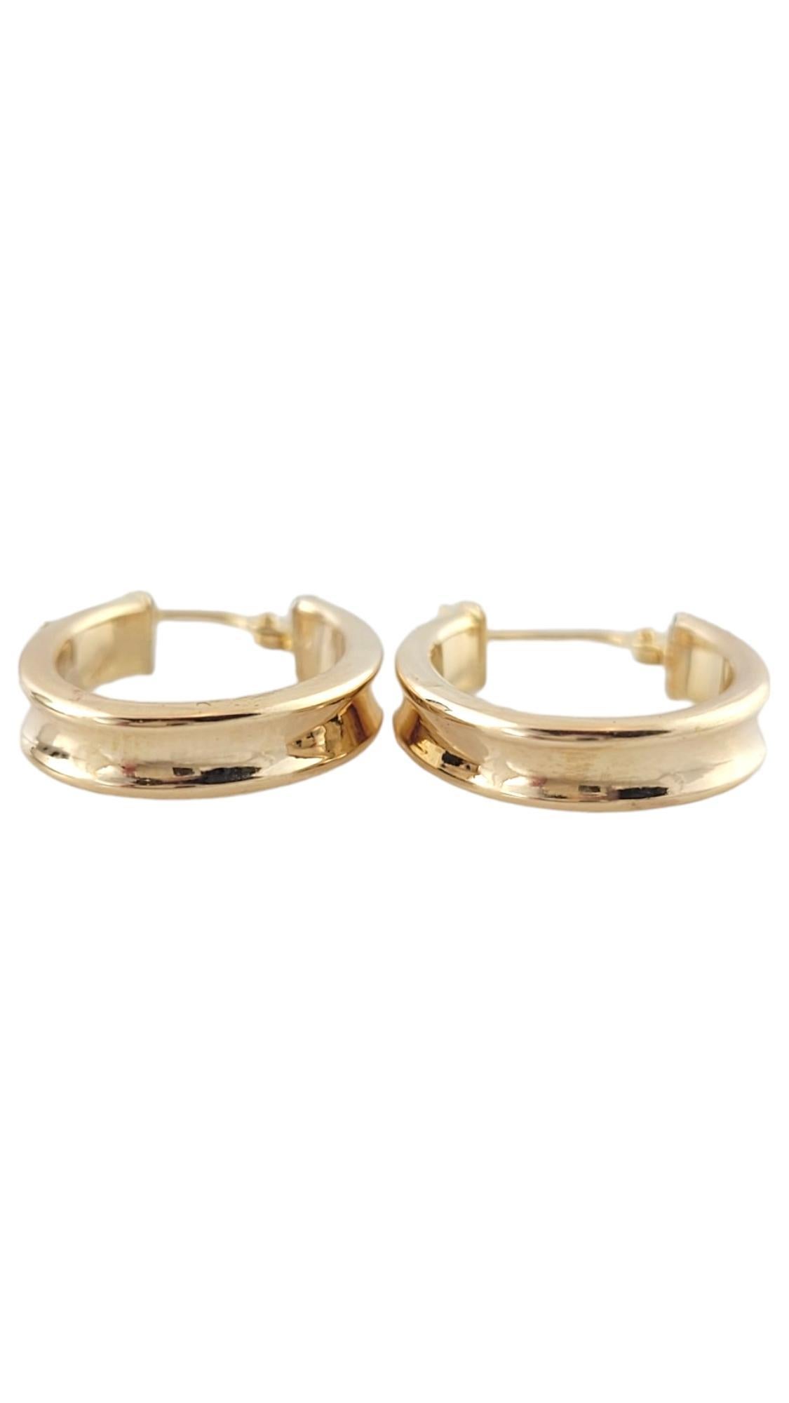 14K Yellow Gold Oval Hoop Earrings

This beautiful set of oval hoop earrings are crafted from 14K yellow gold!

Size: 21.9mm X 3.7mm X 1.8mm

Weight: 1.3 dwt/ 2.1 g

Hallmark: 14KT. Italy

Very good condition, professionally polished.

Will come