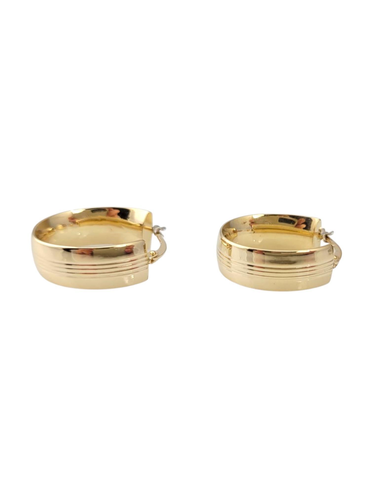 Women's 14K Yellow Gold Oval Hoop Earrings #21751 For Sale