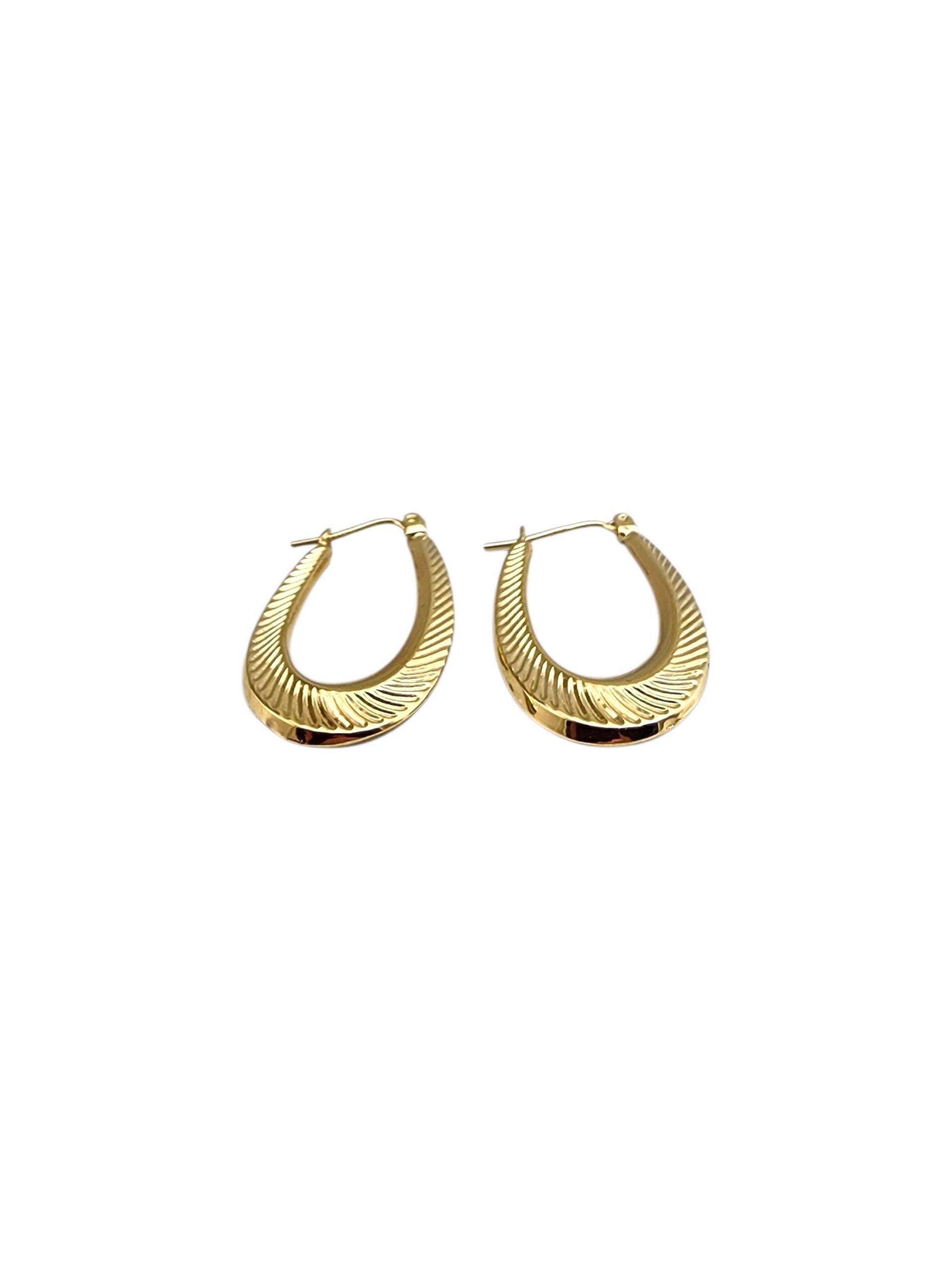 Boucles d'oreilles ovales en or jaune 14K #22491 en vente 1