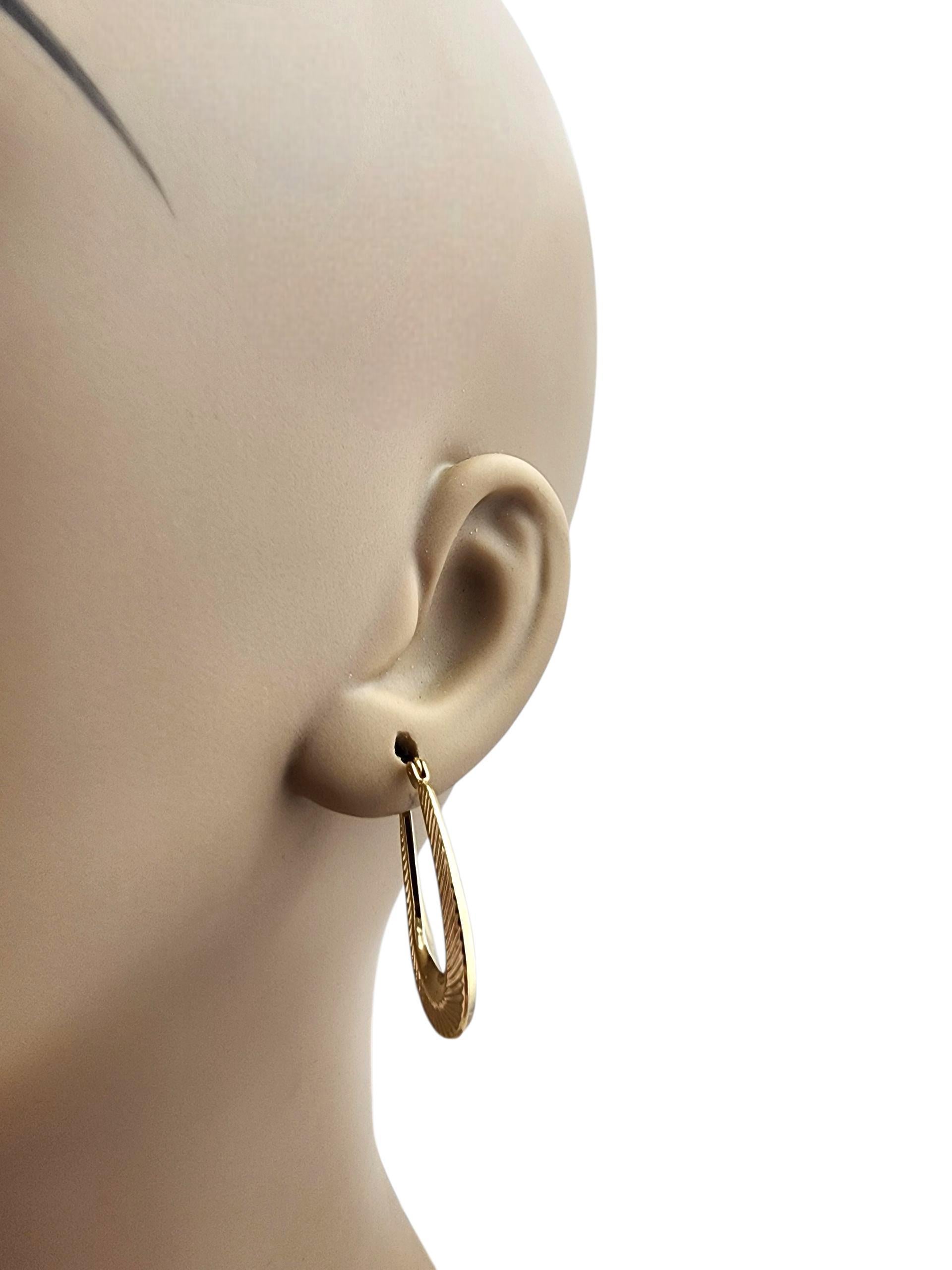 Boucles d'oreilles ovales en or jaune 14K #22491 en vente 3
